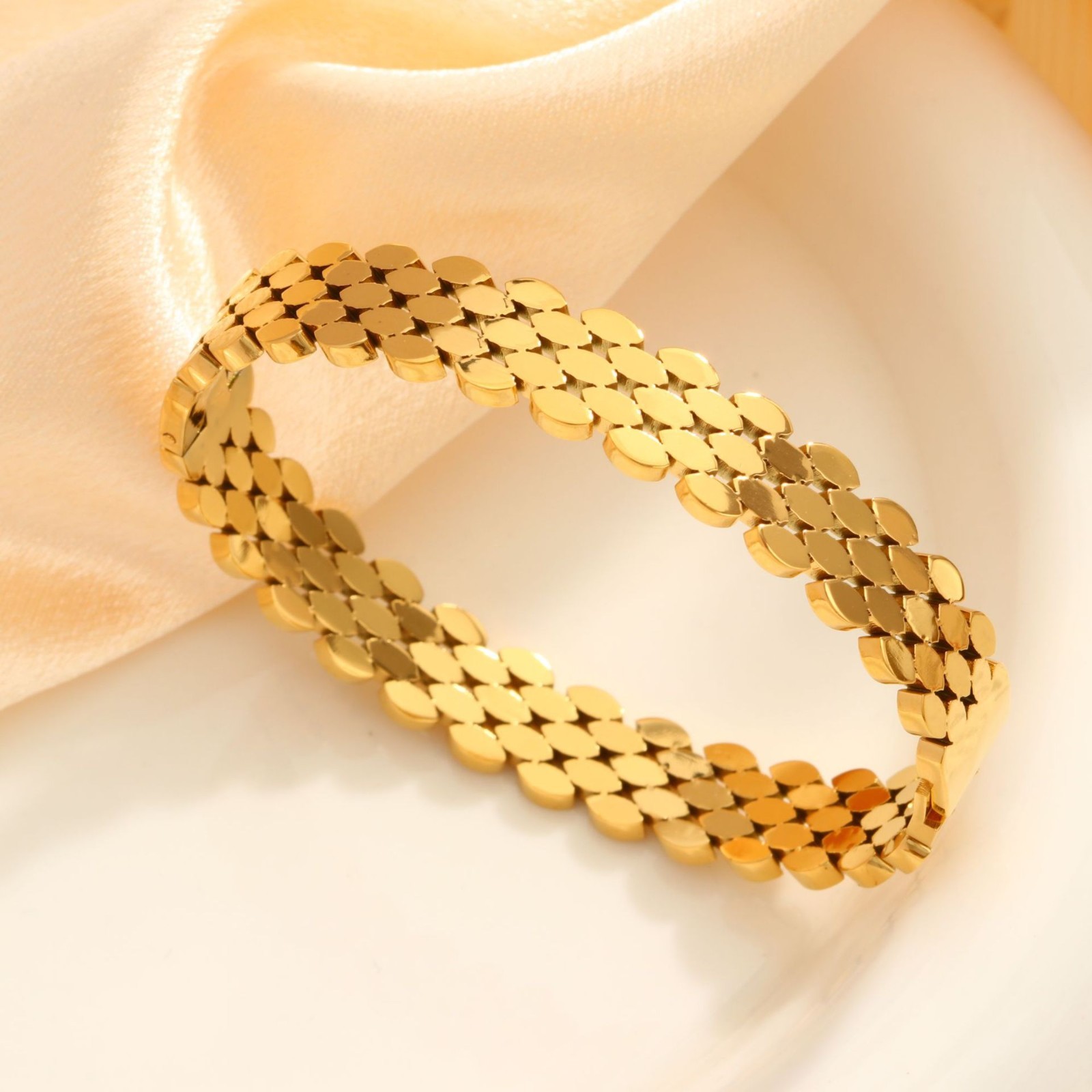 10Mm Wide Woman 18K Gold Plated Stainless Steel Beehive Bracelet Bangle