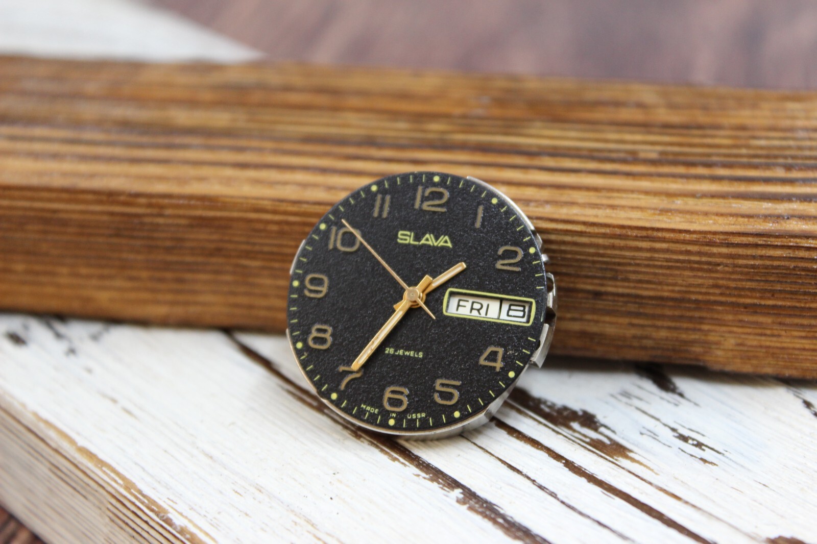 The dial of the men’s watch Slava 2628 26 stone of the USSR does not work