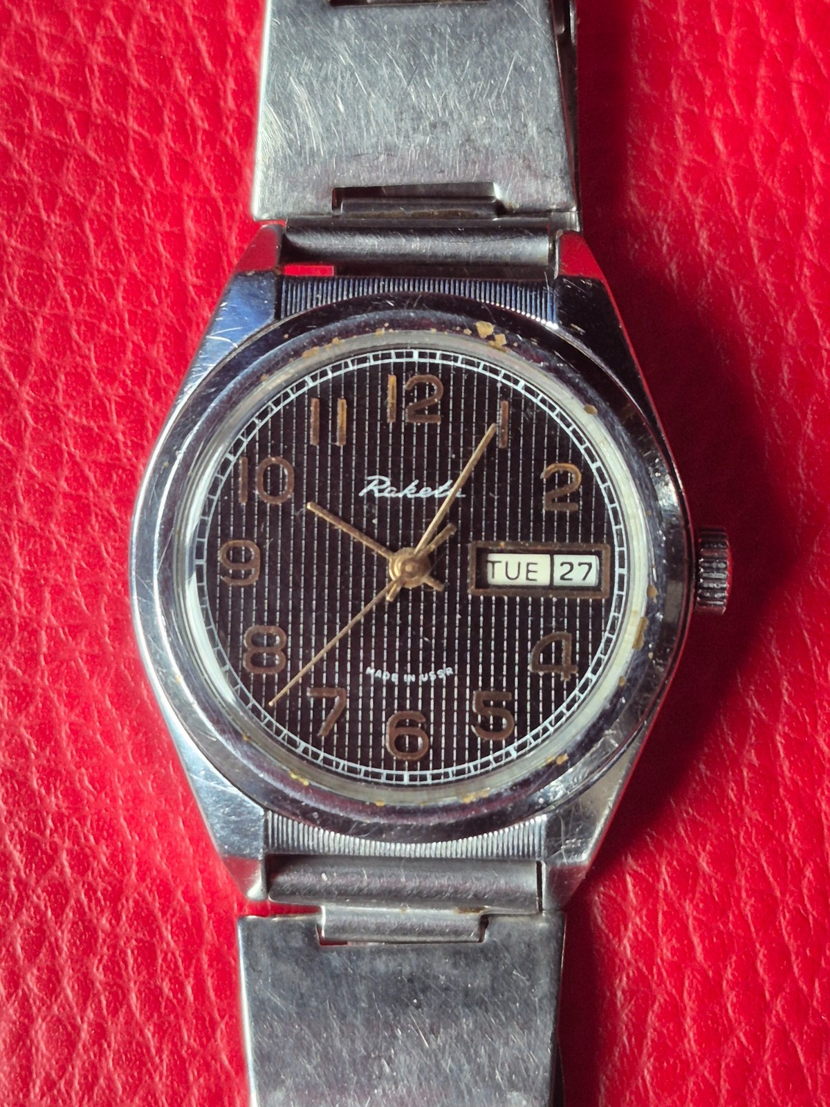 VINTAGE SOVIET LARGE WATCH RAKETA 2628.X WITH BLACK DIAL AND CALENDAR 1975-1985