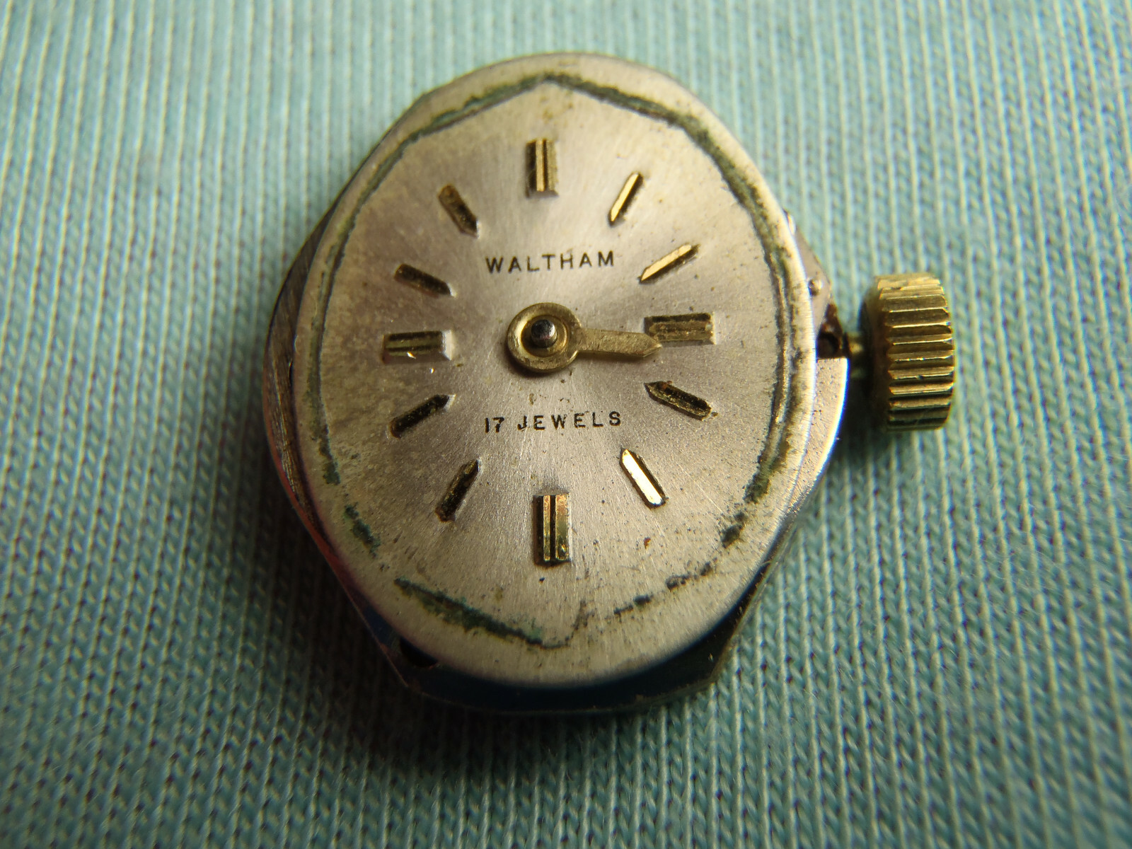 WALTHAM R72 MOVEMENT WIND-UP 17J RUNS WHEN U SHAKE IT 18.1 X 15.3MM SOLD 4 PARTS