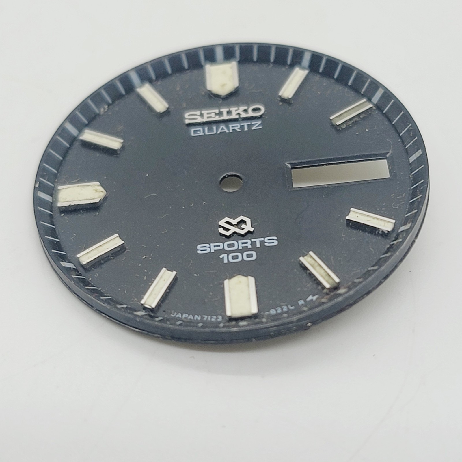 Genuine Seiko Quartz Sport Black 28.5m Dial 7123-8210, 822L