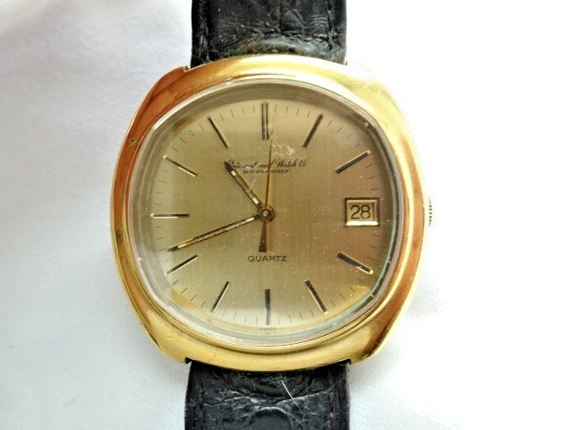 IWC Jumbo Ref. 3072 features a 38 mm cushion case Quartz Crown buckle Original