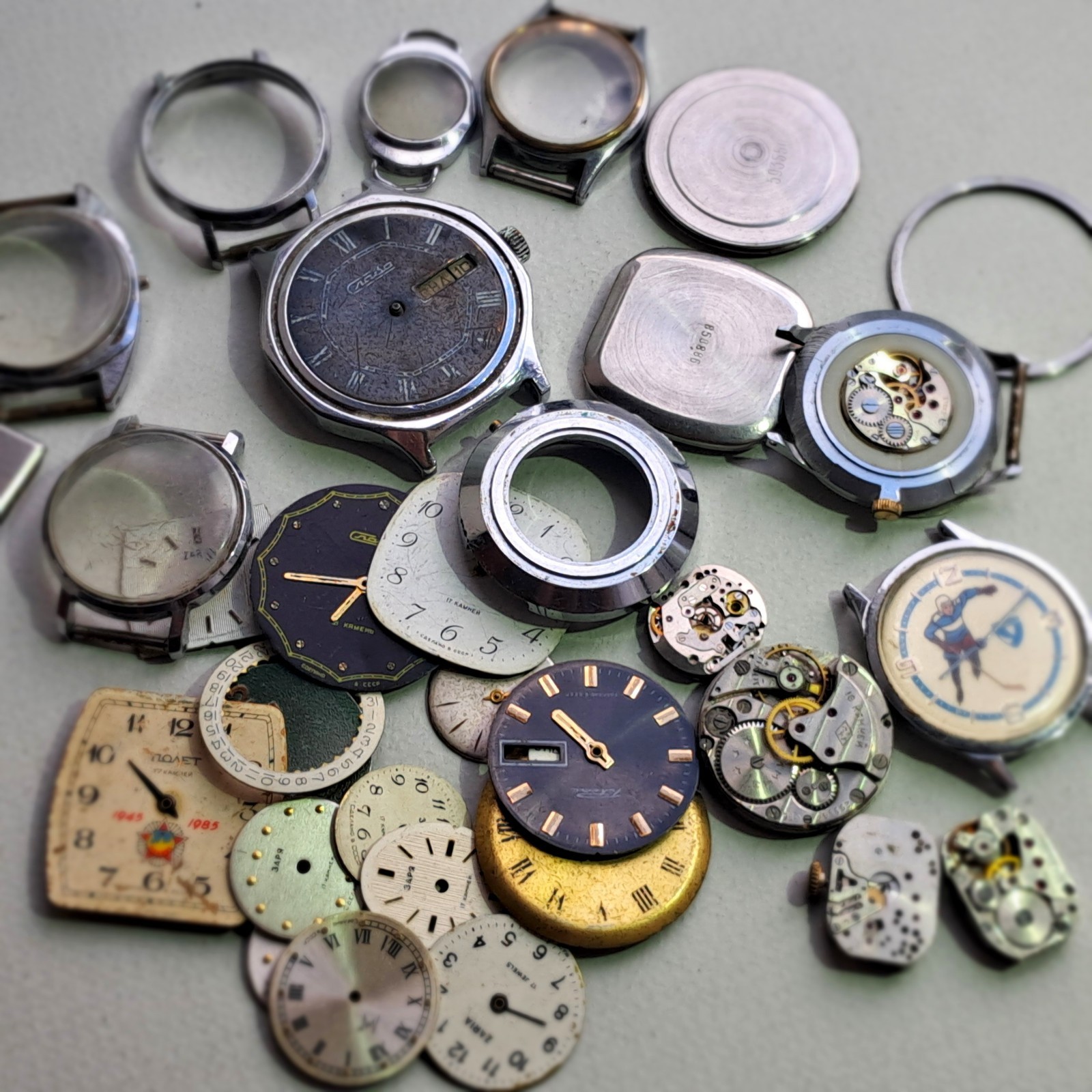 Vintage Soviet Watch Parts Lot 190g Cases Dials Movements Zarya Raketa Chaika