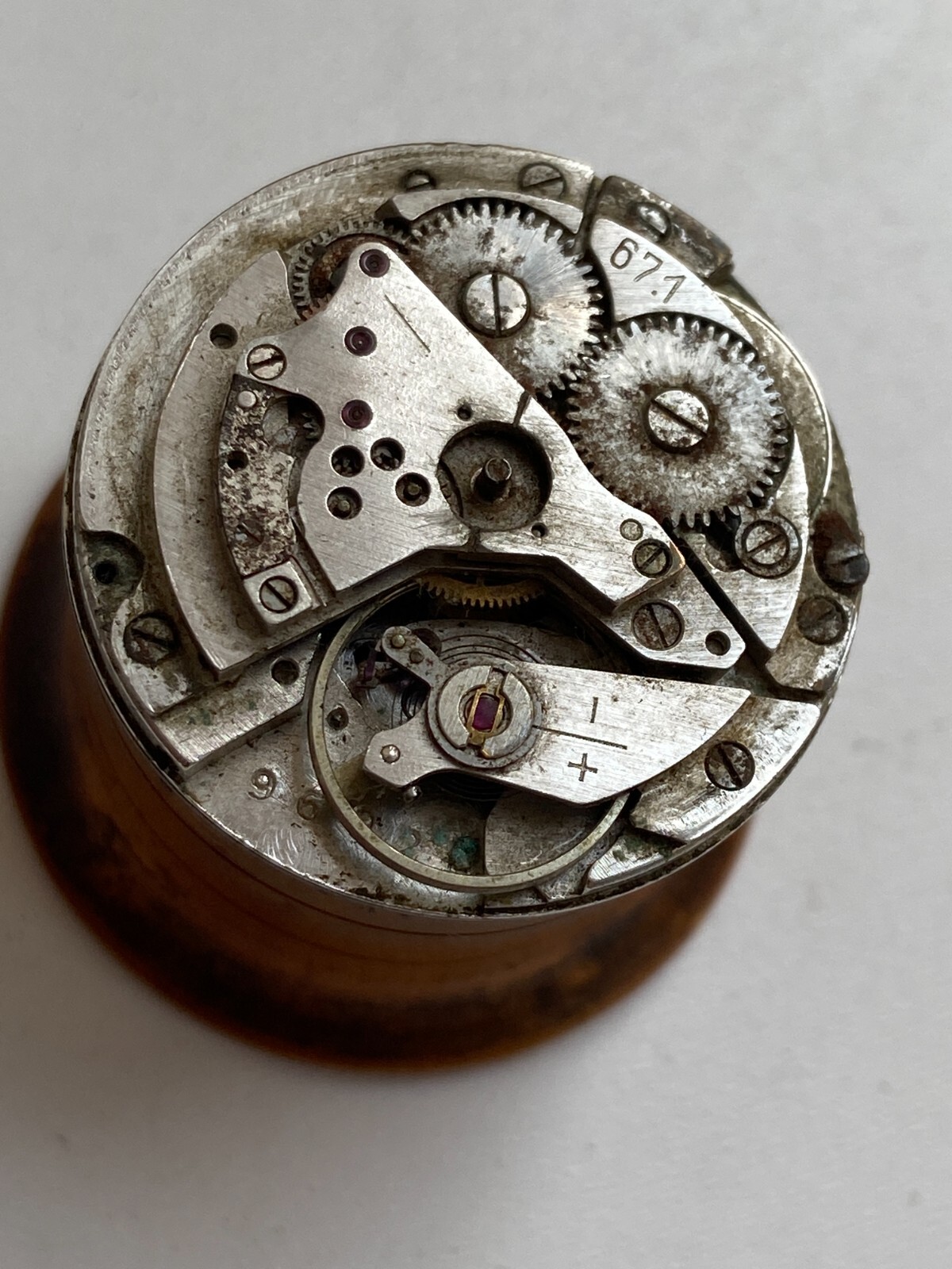 Vinatage watch parts MOVMENT AUTOMATIC GUB GLASHUTTE CAL 67.1 GERMANY BALANCE OK