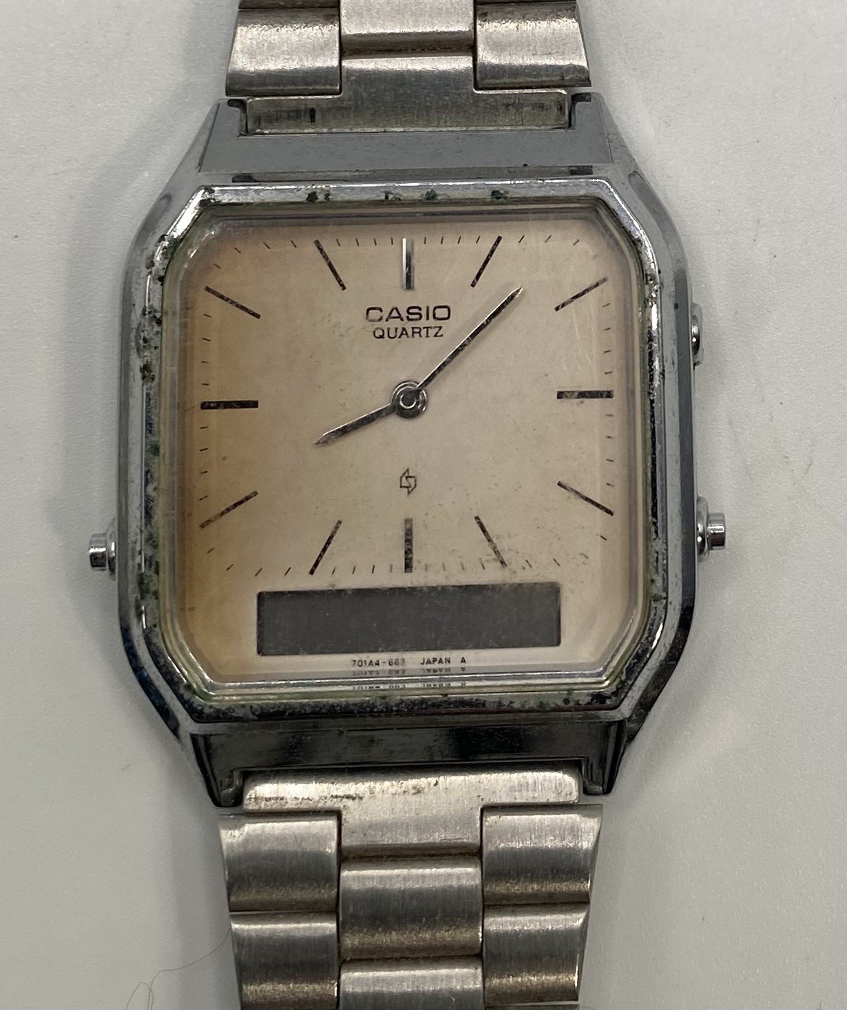 Casio 308 AQ-222 SS Quartz Vintage Men’s Watch For Parts See Description