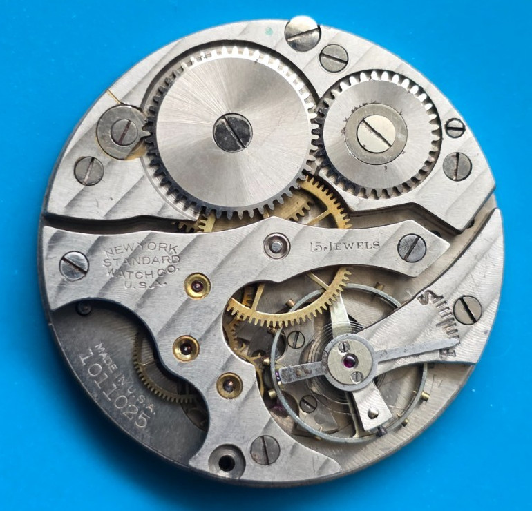 10 SIZE NEW YORK STANDARD GRADE 1553 OPEN FACE POCKET WATCH MOVEMENT BAD STAFF