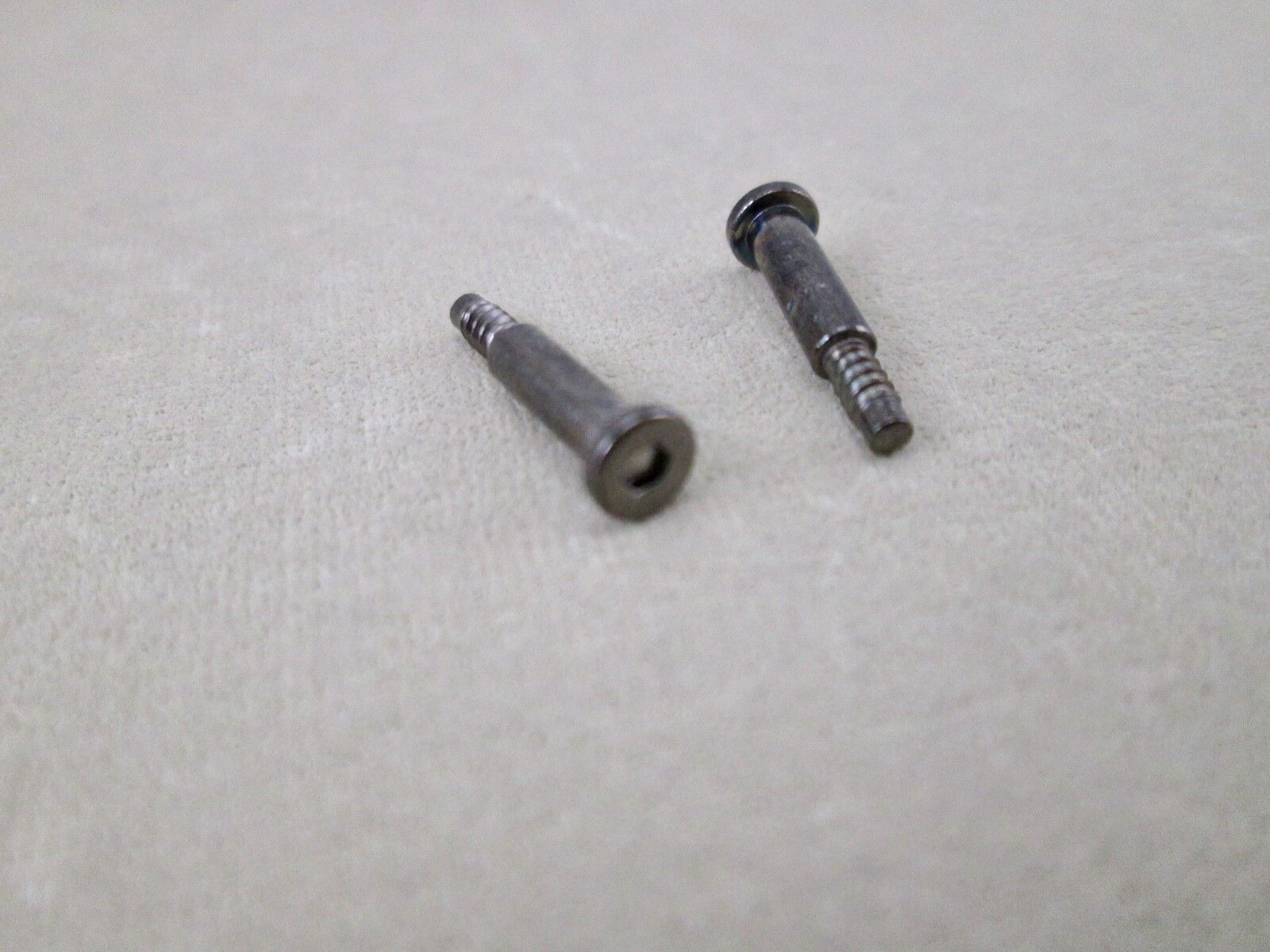 Genuine Casio G-Shock G-1400 GA-1000 GA-1100 GW-4000 watch band screws X 2