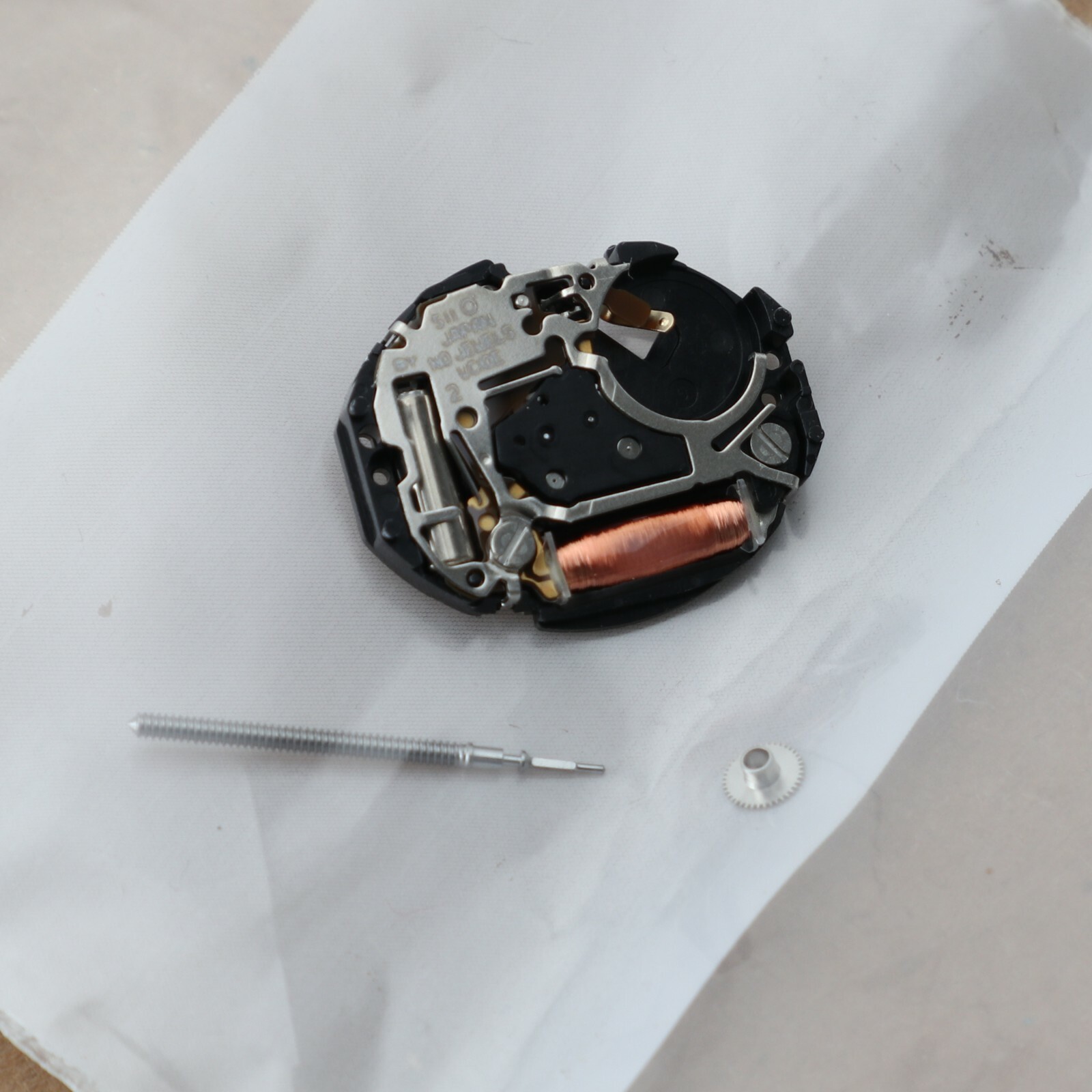 NOS HATTORI VC10 REPLACEMENT QUARTZ WATCH MOVEMENT w/ STEM NEW OLD STOCK