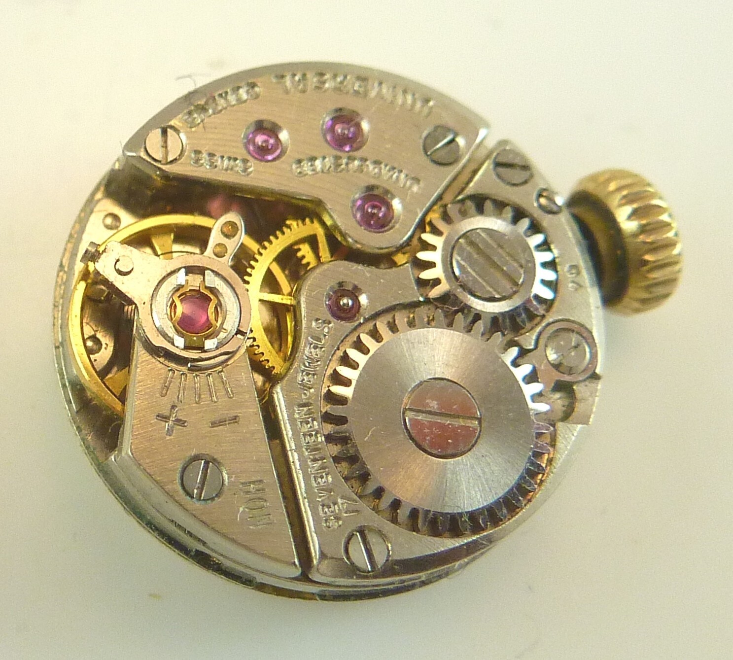 Universal Geneve 17 Jewel Wrist Watch Movement – Good Balance – Parts / Repair