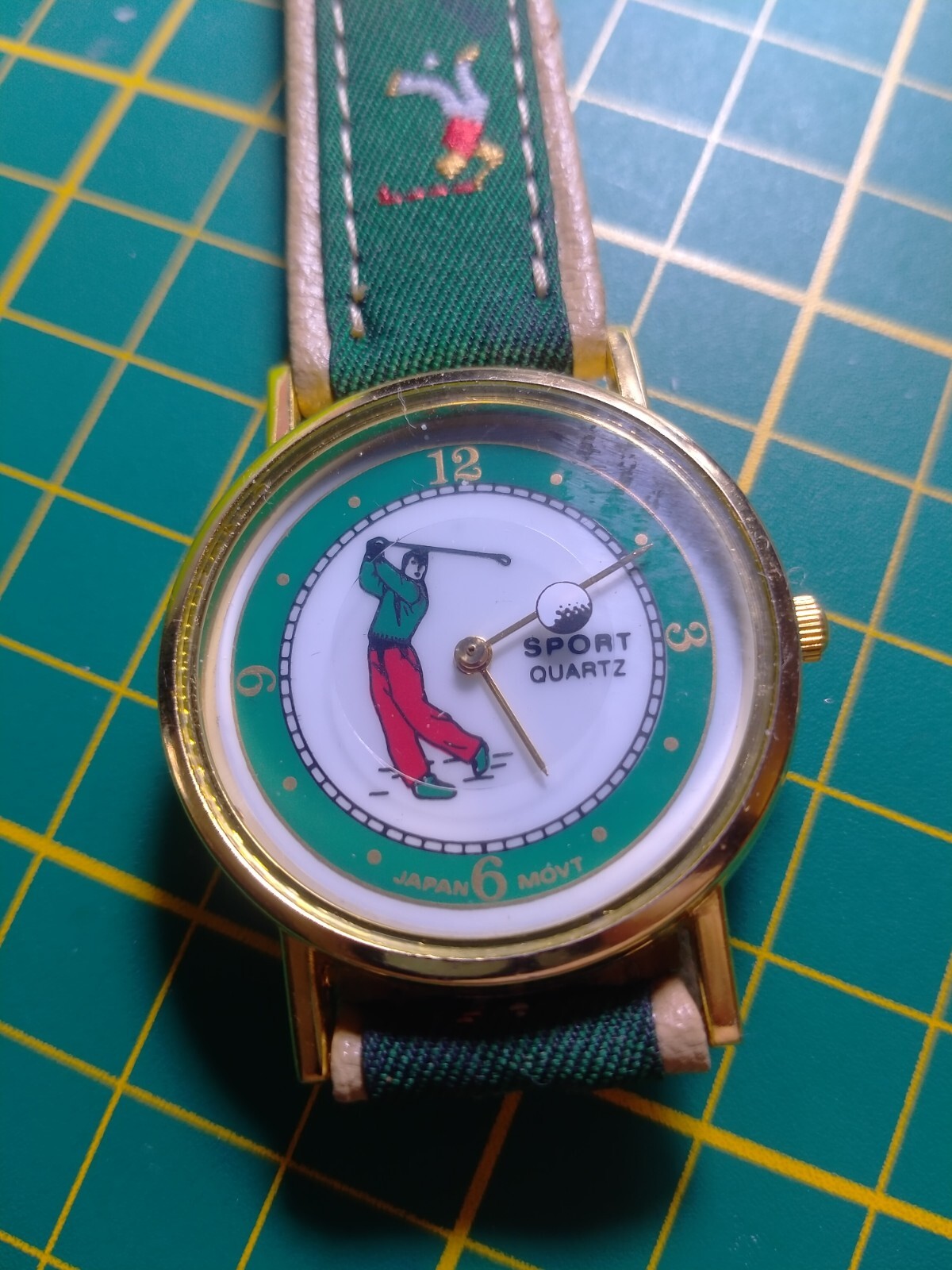 Seiko Hattori Shiojiri Y121E Quartz Watch movement Japan. Complete watch.