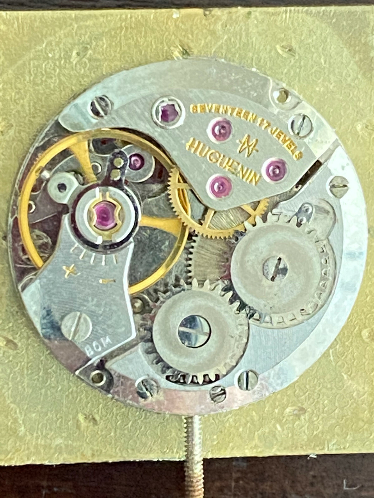 VINTAGE LADIES HUGUENIN WRIST WATCH MOVEMENT, CAL. 26, KEEPING TIME