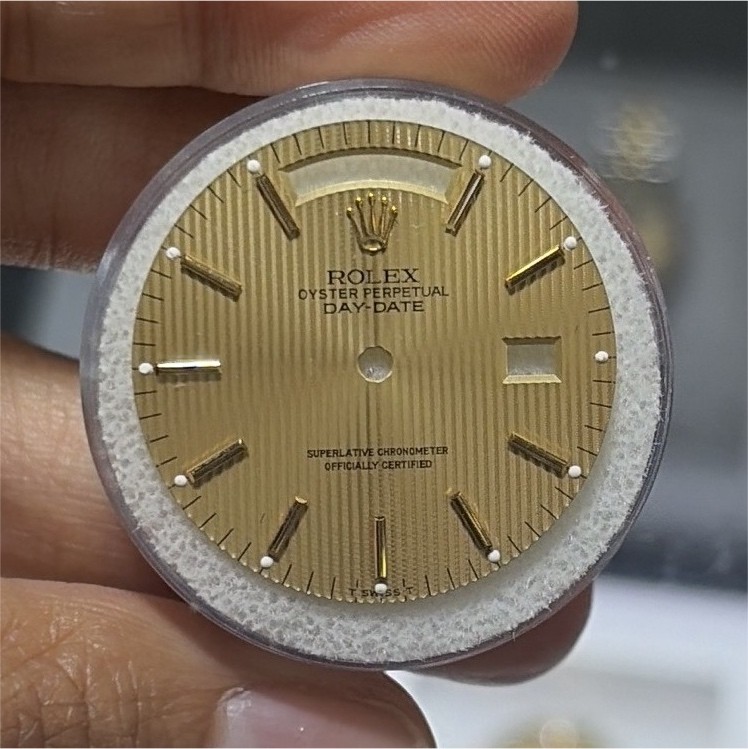 Rolex Day-Date 36mm Dial Gold Non-Numeric Hour Marks w/ DateWindow linen factory