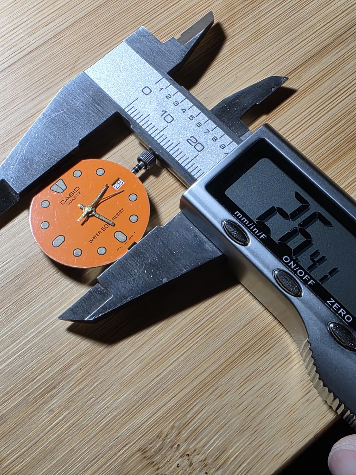 Vtg Casio 50m resist Lume Watch Dial with movement parts only 26.41mm (D6)