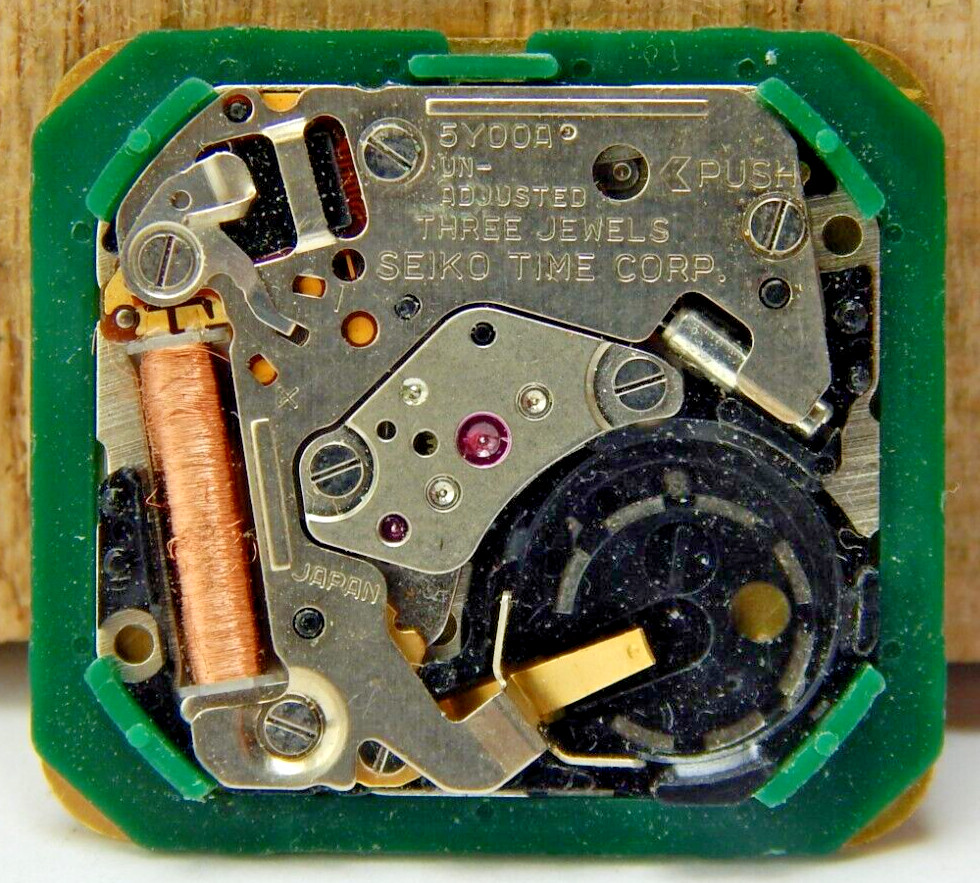 Ventage Seiko Quartz 5Y00A Art deco men’s wrist watch movement w/ gold tone dial