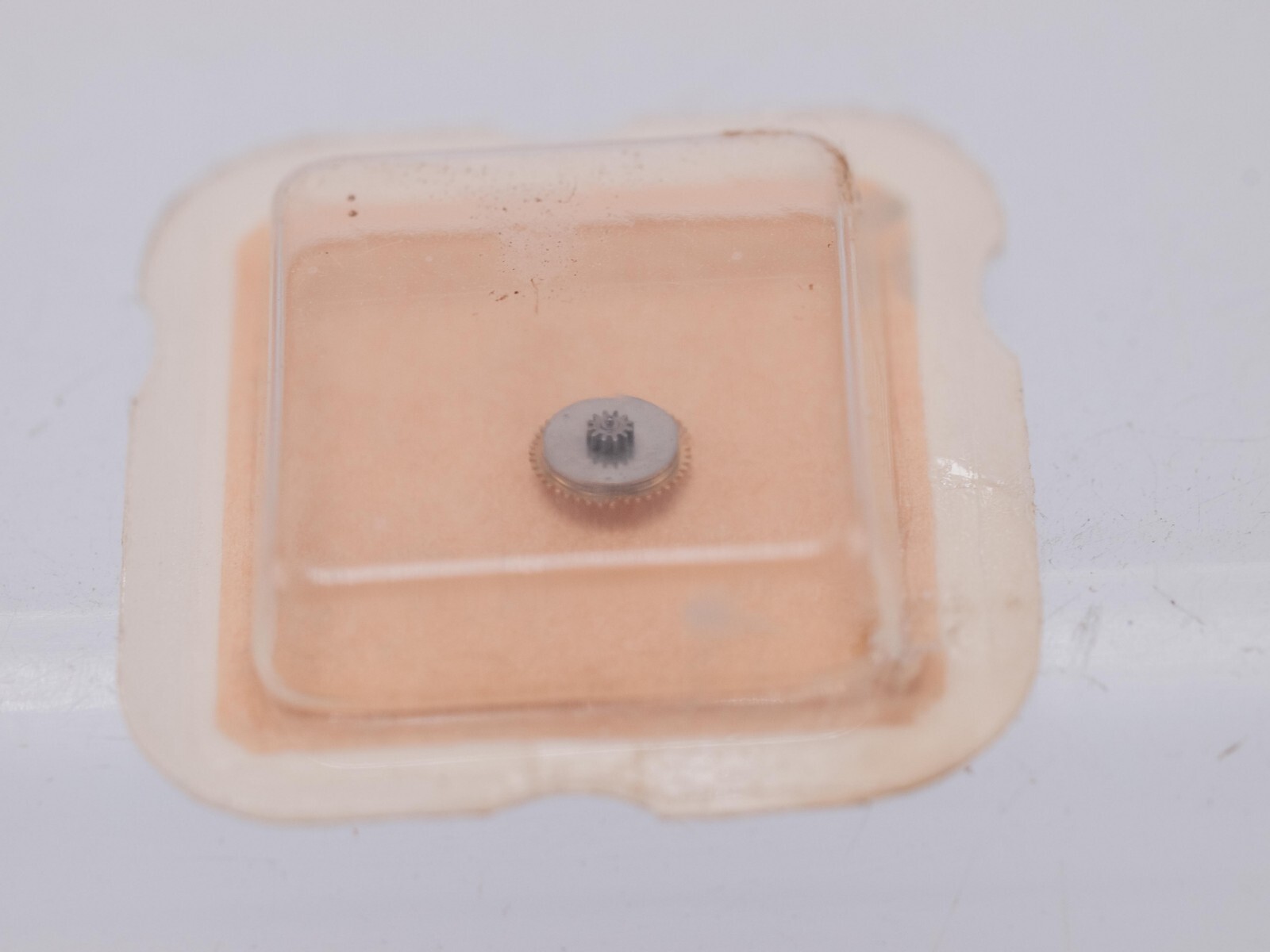 1995 NOS – Omega Genuine 1332-9221 Minute Wheel Watch Repair Part