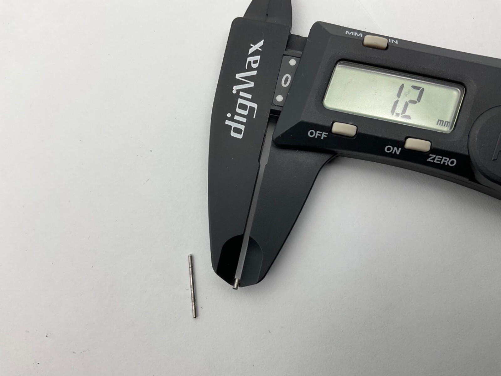 Authentic Corum Admiral’s Cup 99.330.21 V585 Pin and Tube for 15mm Link