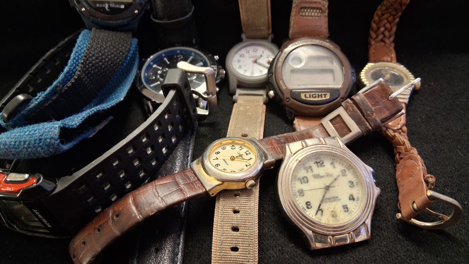 JUNK DRAWER VINTAGE WRISTWATCH LOT MIXED ASSORTMENT TIMEX CARRIAGE CASIO & MORE