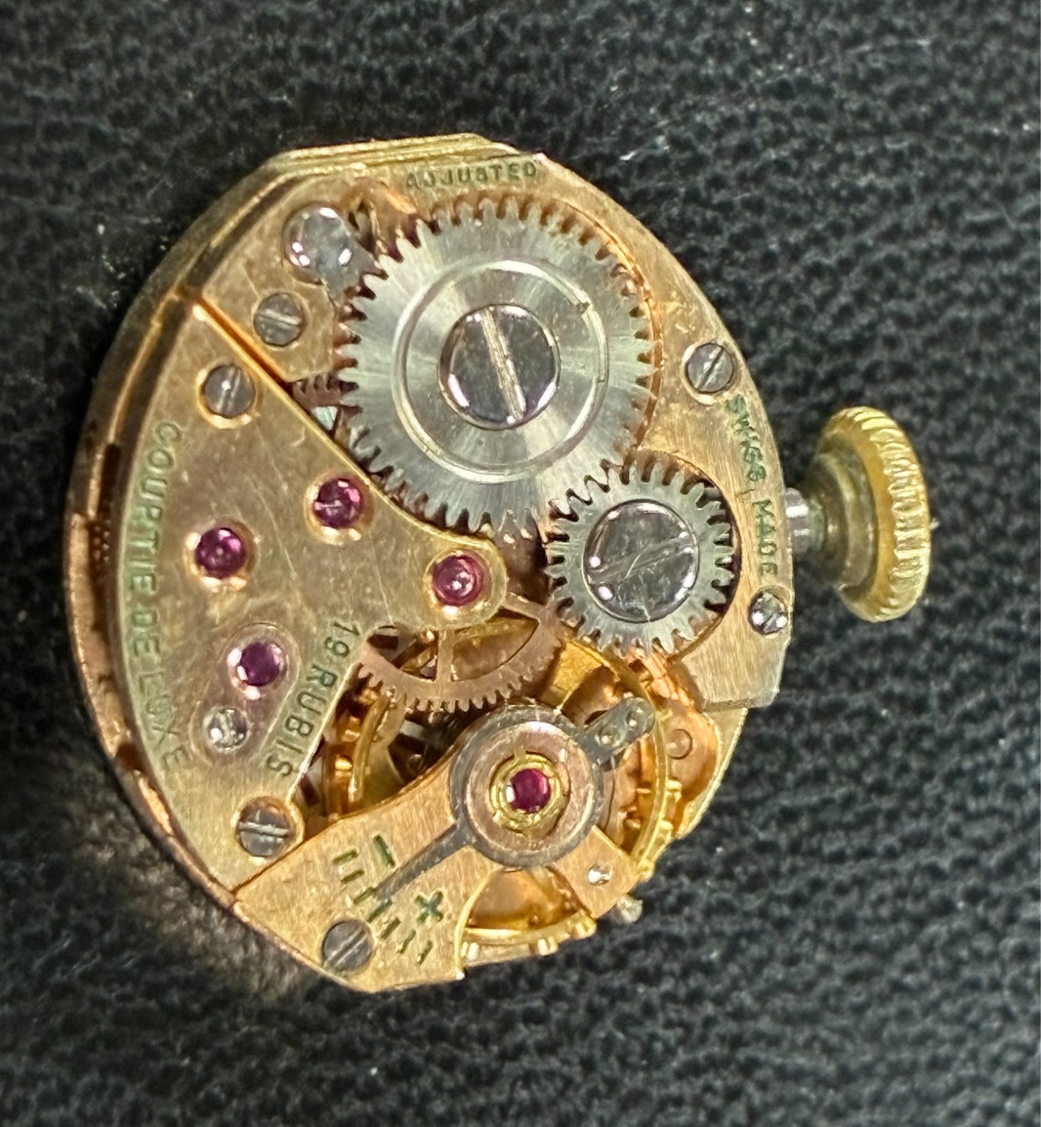 Vintage Courtie De Luxe 19 Jewel Swiss Mechanical Movement Dial Crown Running
