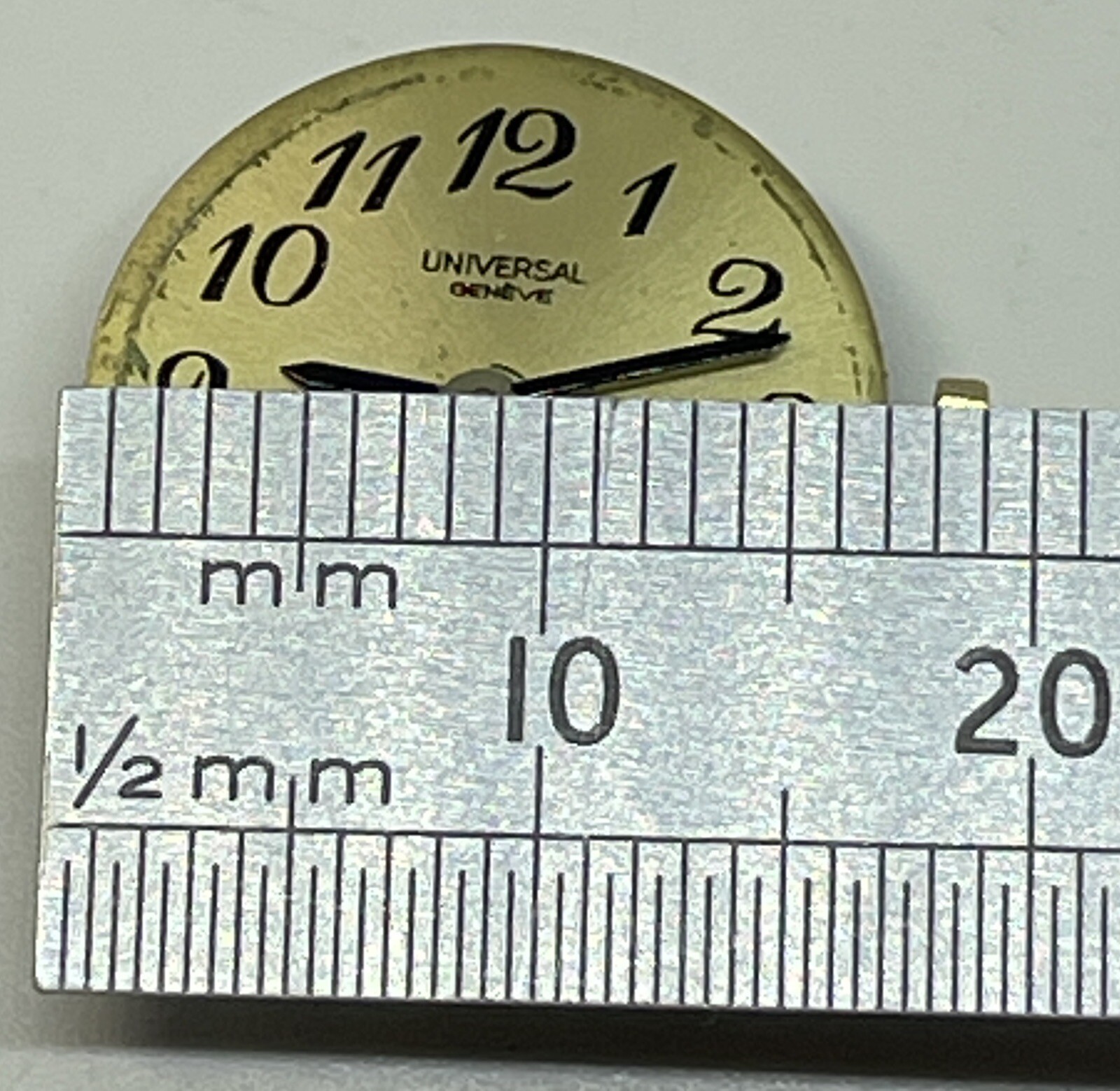UNIVERSAL GENEVE MOVEMENT 17 Jewels Swiss Runs