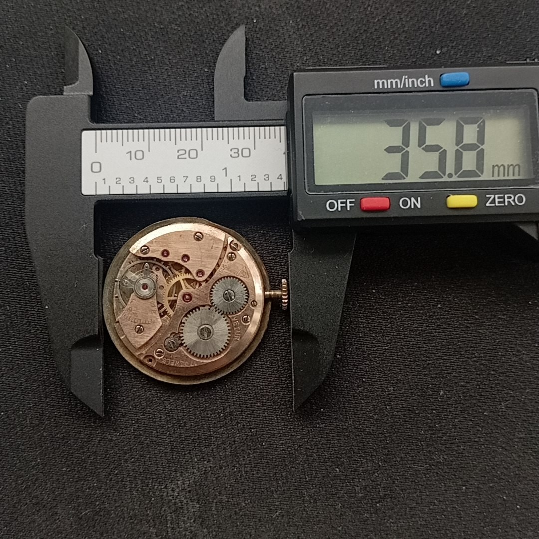 Super Rare Vetur Original Vintage Swiss 17 jewels Movement for parts or repair