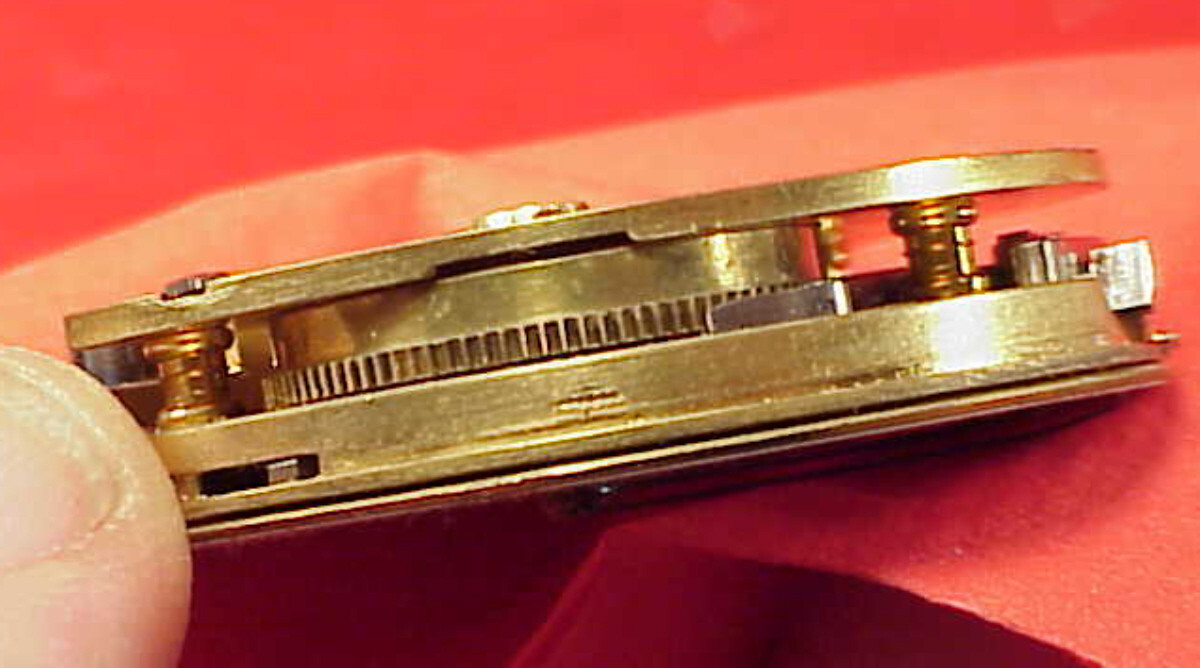 Vintage 42MM ENGLISH HUNTING LEVER 15J GOOD SPINNING BALANCE PIN SET AT 4