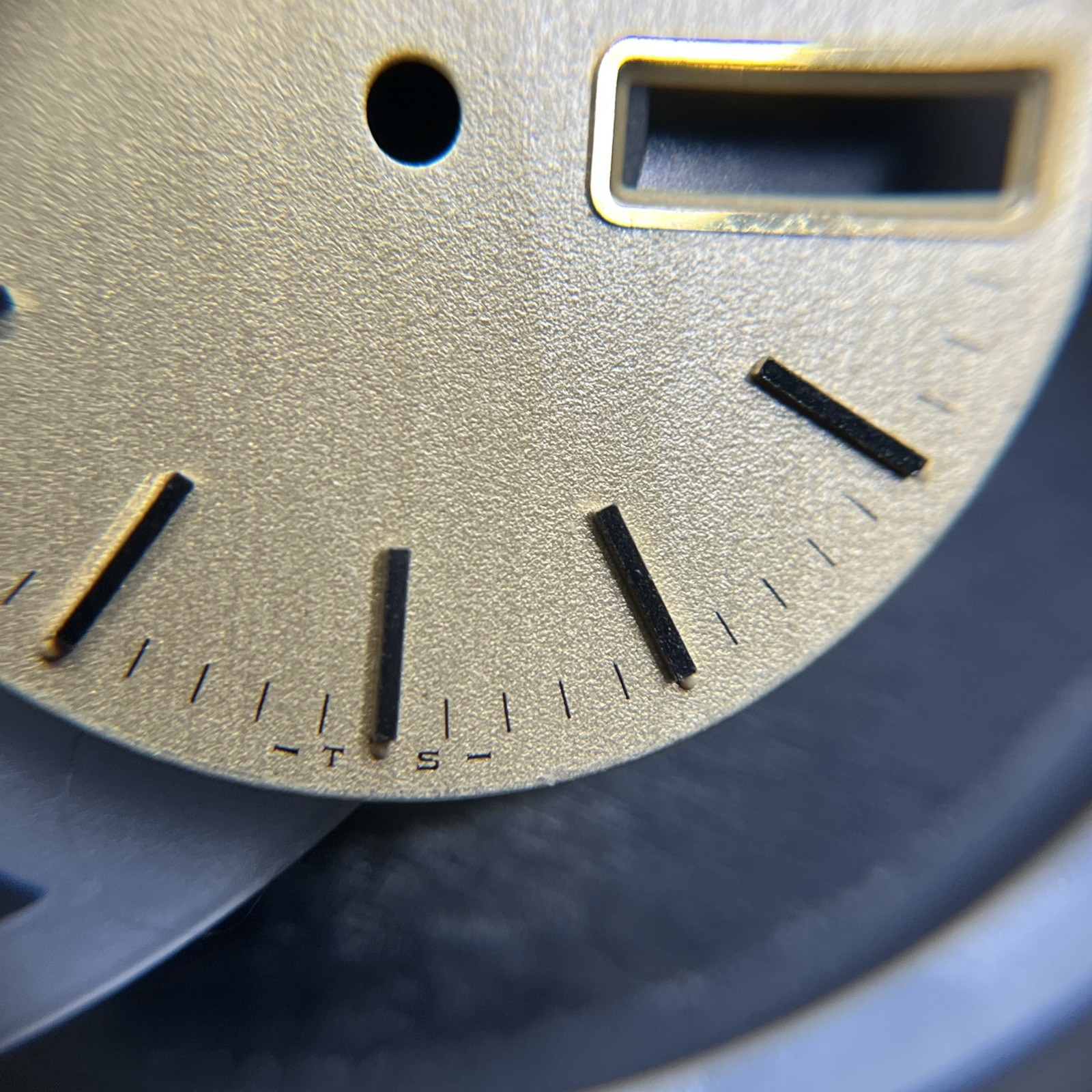 Accutron 2182 Champagne Day-Date (015)