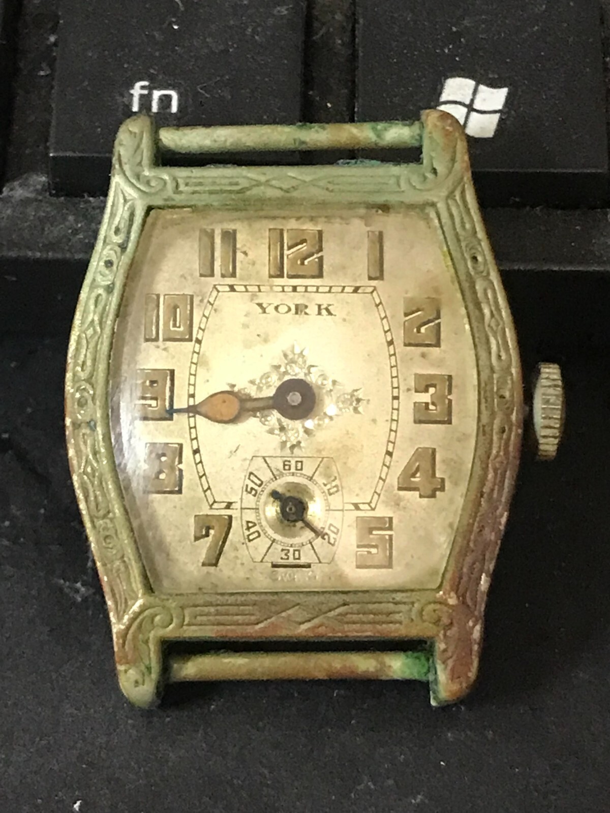 York Watch Co. Rare 29mm Swiss Windup Men’s Watch, RUN need Repair (Lot2003)
