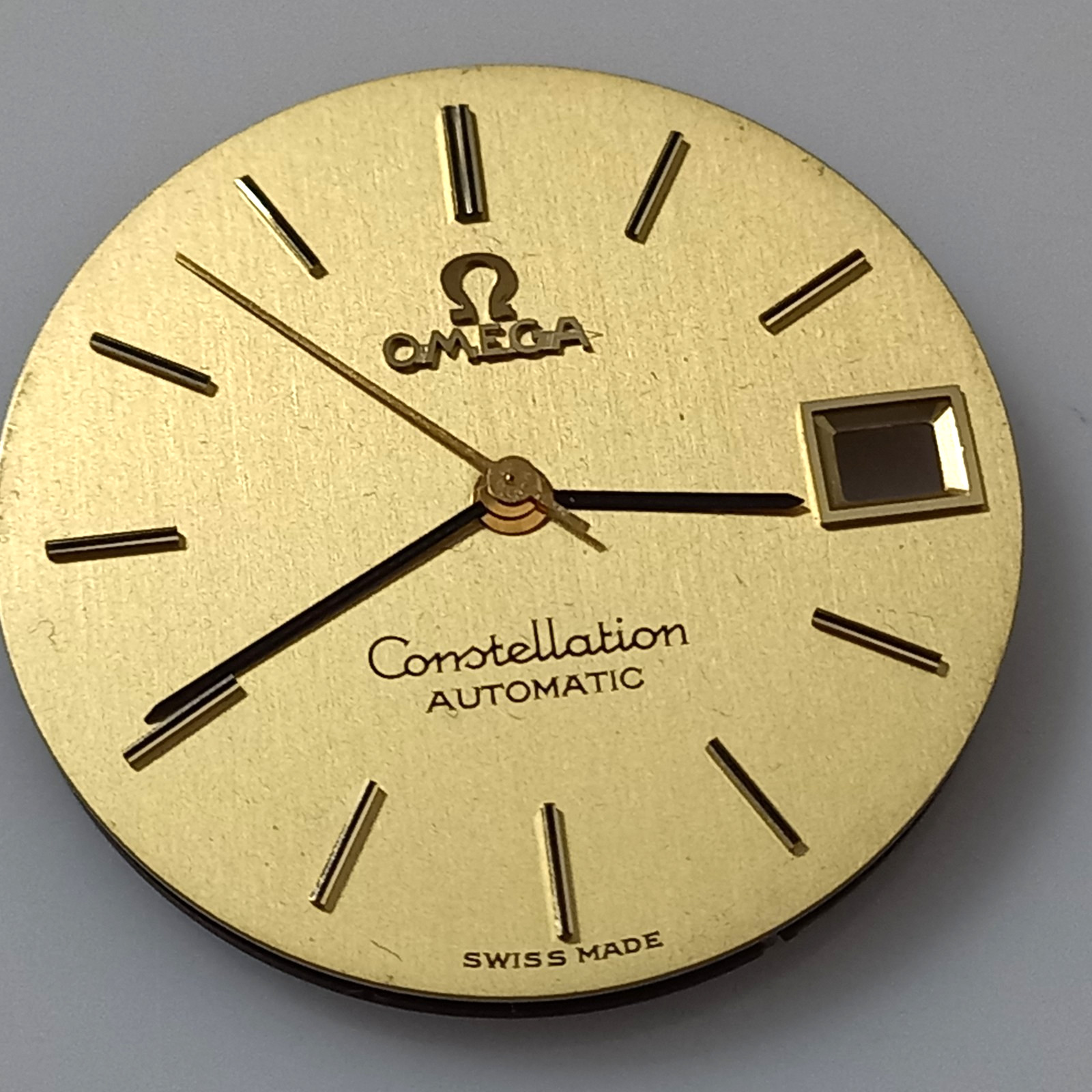 18K OMEGA CONSTELLATION DIAL + SET HANDS FOR CAL 1011 – 3.8 G 18K / 27.4 MM