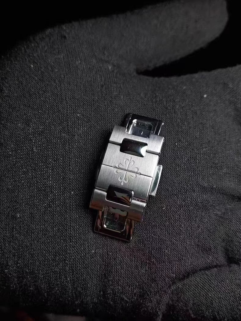 For Patek Philippe Nautilus5712 5711 5726 5811 Strap with Steel Deployment Clasp