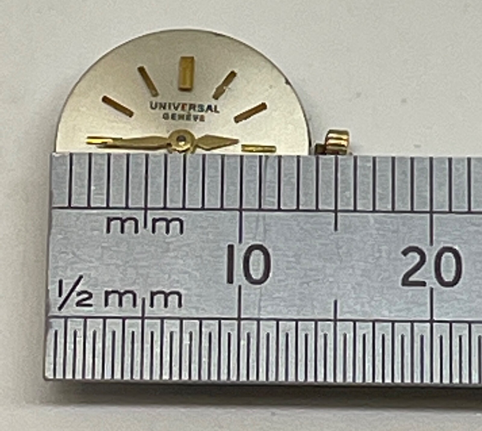 UNIVERSAL GENEVE MOVEMENT Swiss 17 Jewels Runs