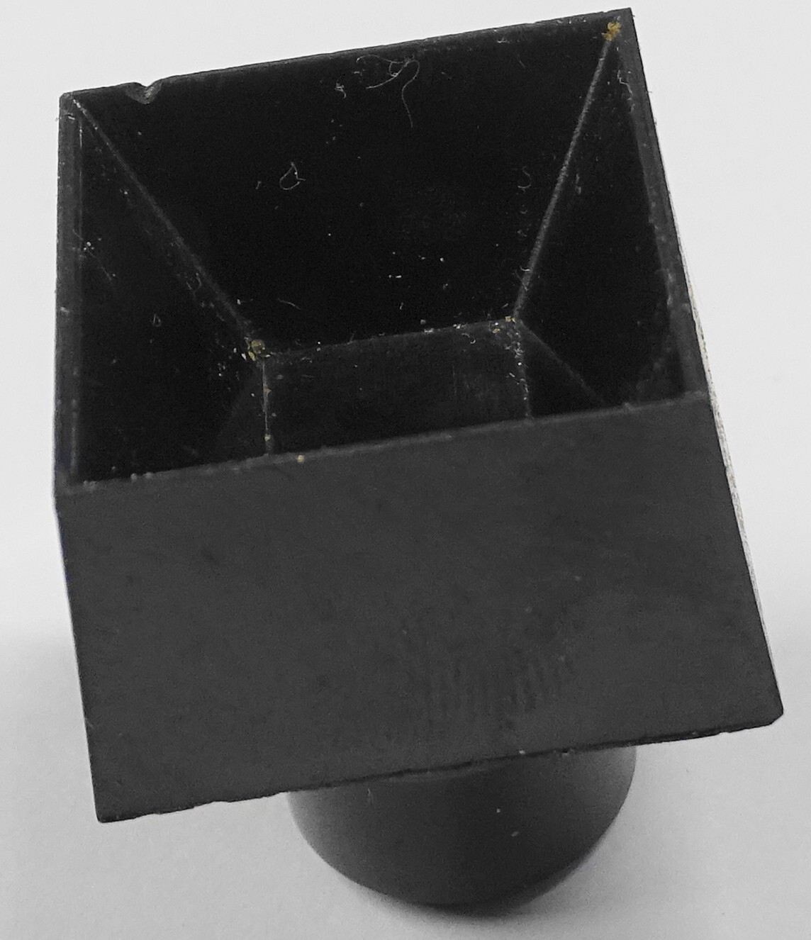 Robur Square Tasseau 23 Mm Glass Base Plate In Bakelite