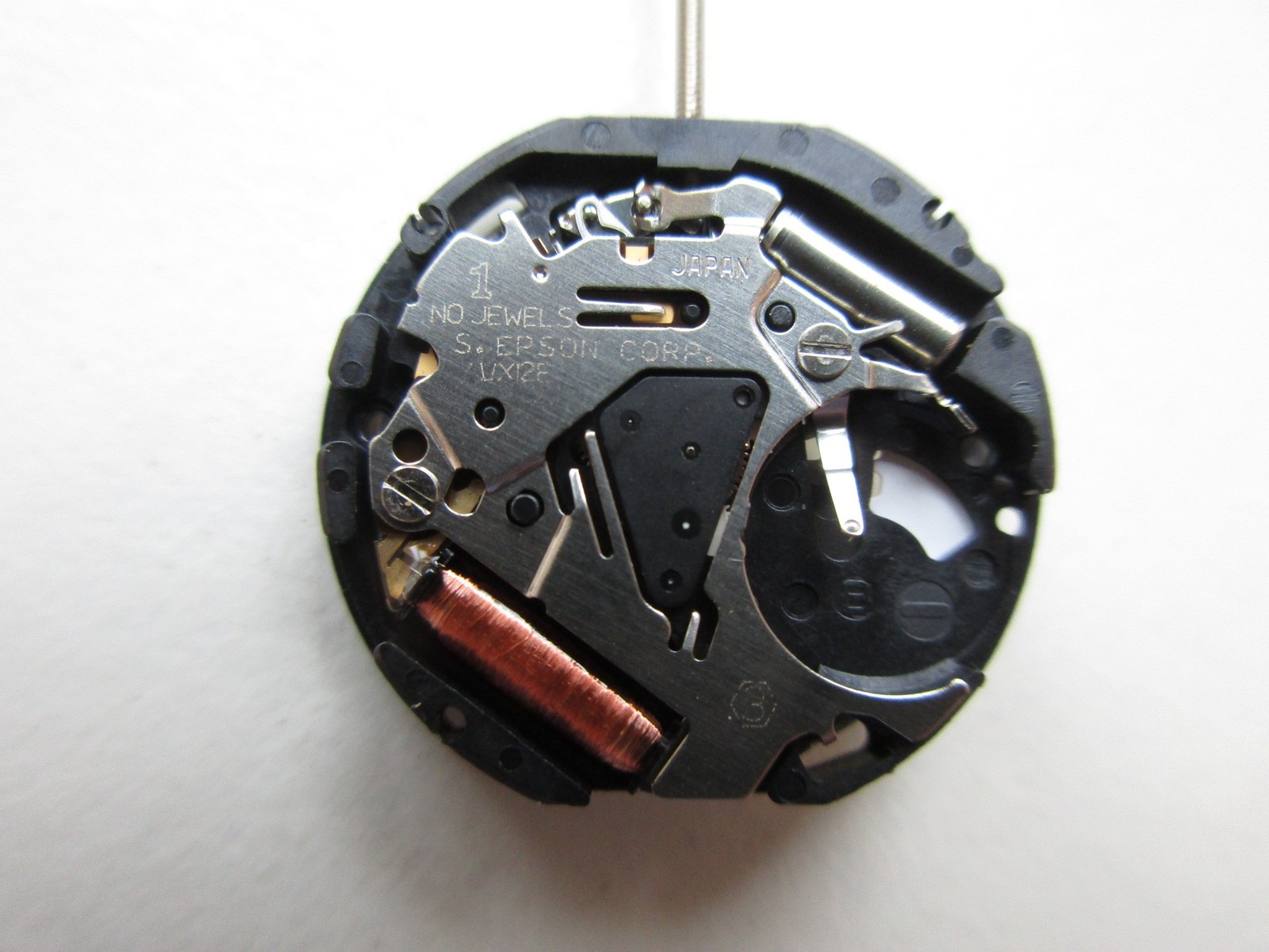 Shiojiri cal. VX12E watch movement N.O.S. – date at “3”