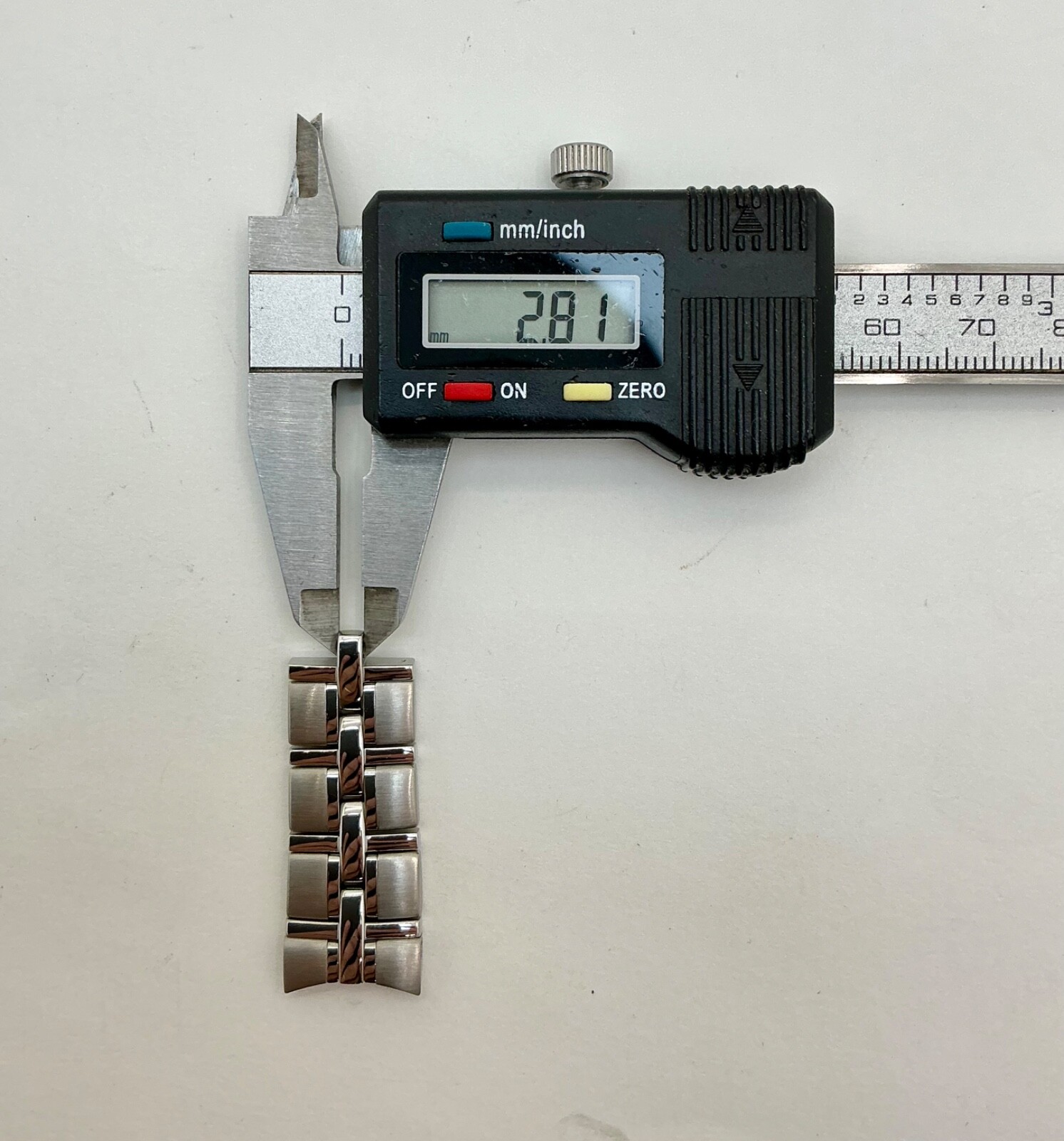 Raymond Weil 9441 Stainless Steel CONTINUOUS Partial Band