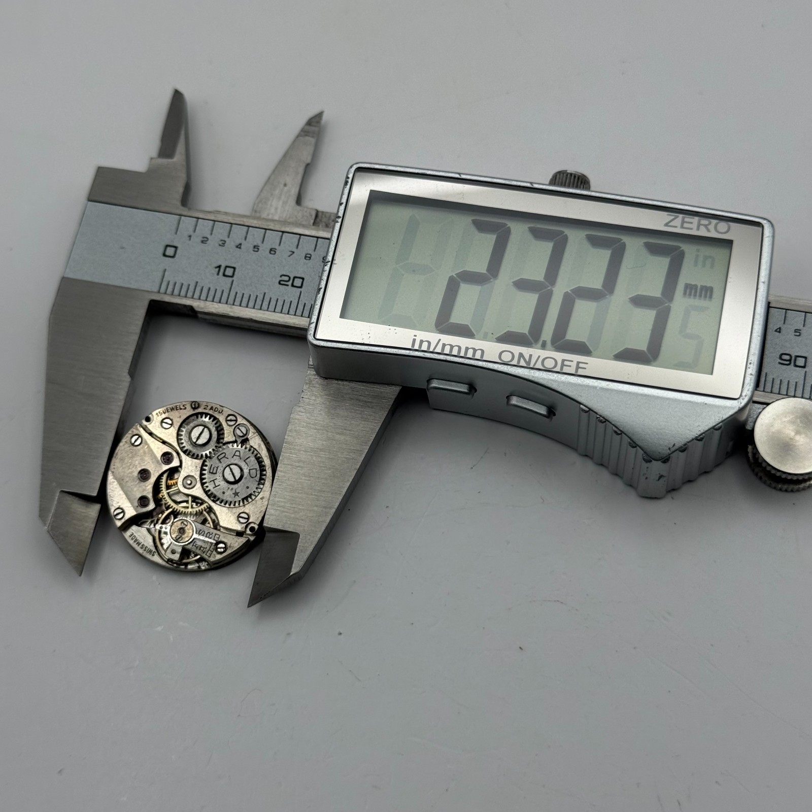 Herald Watch Movement Buser 15 Jewels 2 ADJ Swiss Vintage Parts Repair 23.2mm