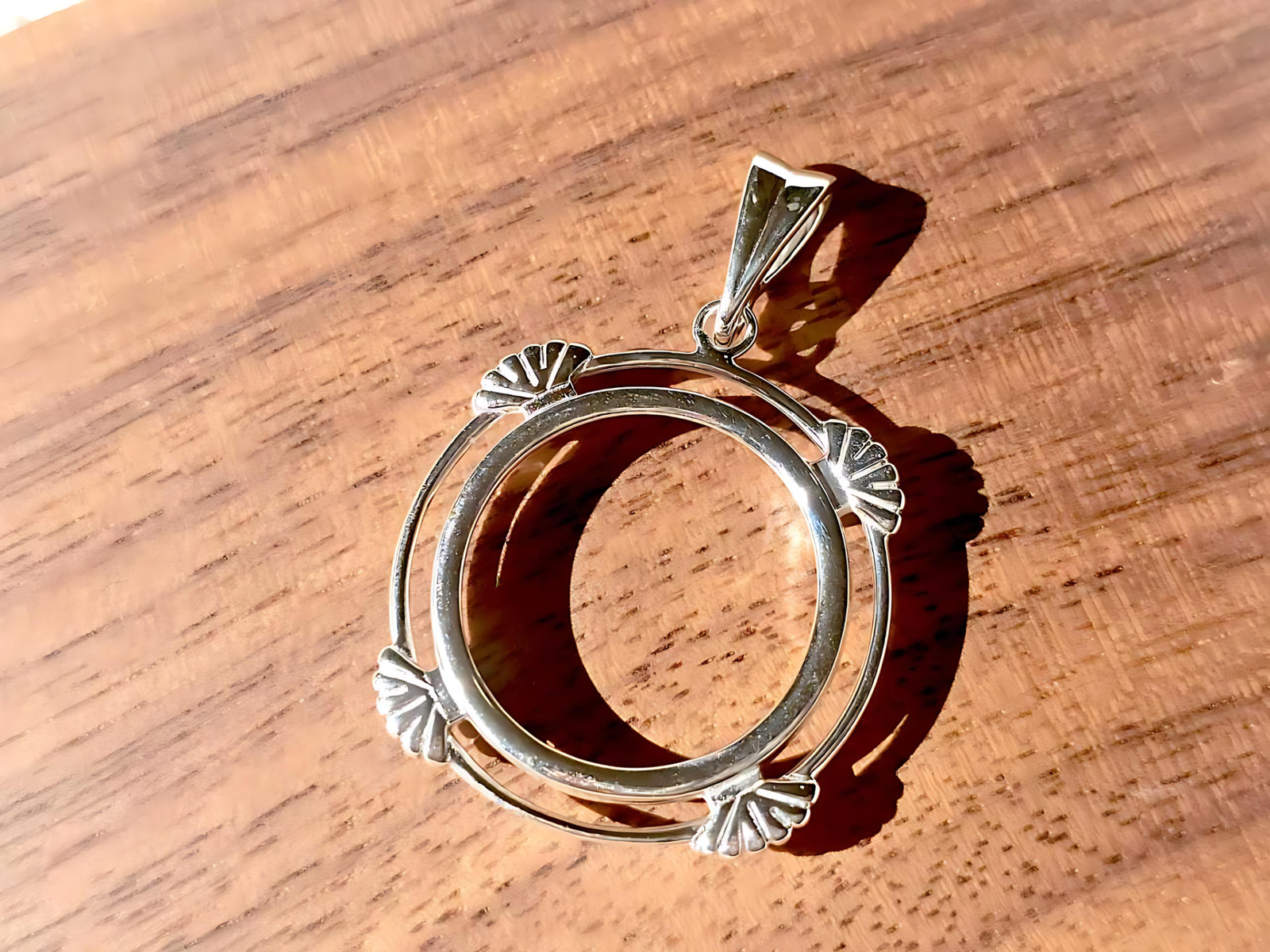 925 Sterling Silver Prong Back Clamshell Edge Bezel for 22mm Nickel 5 Cent Coins