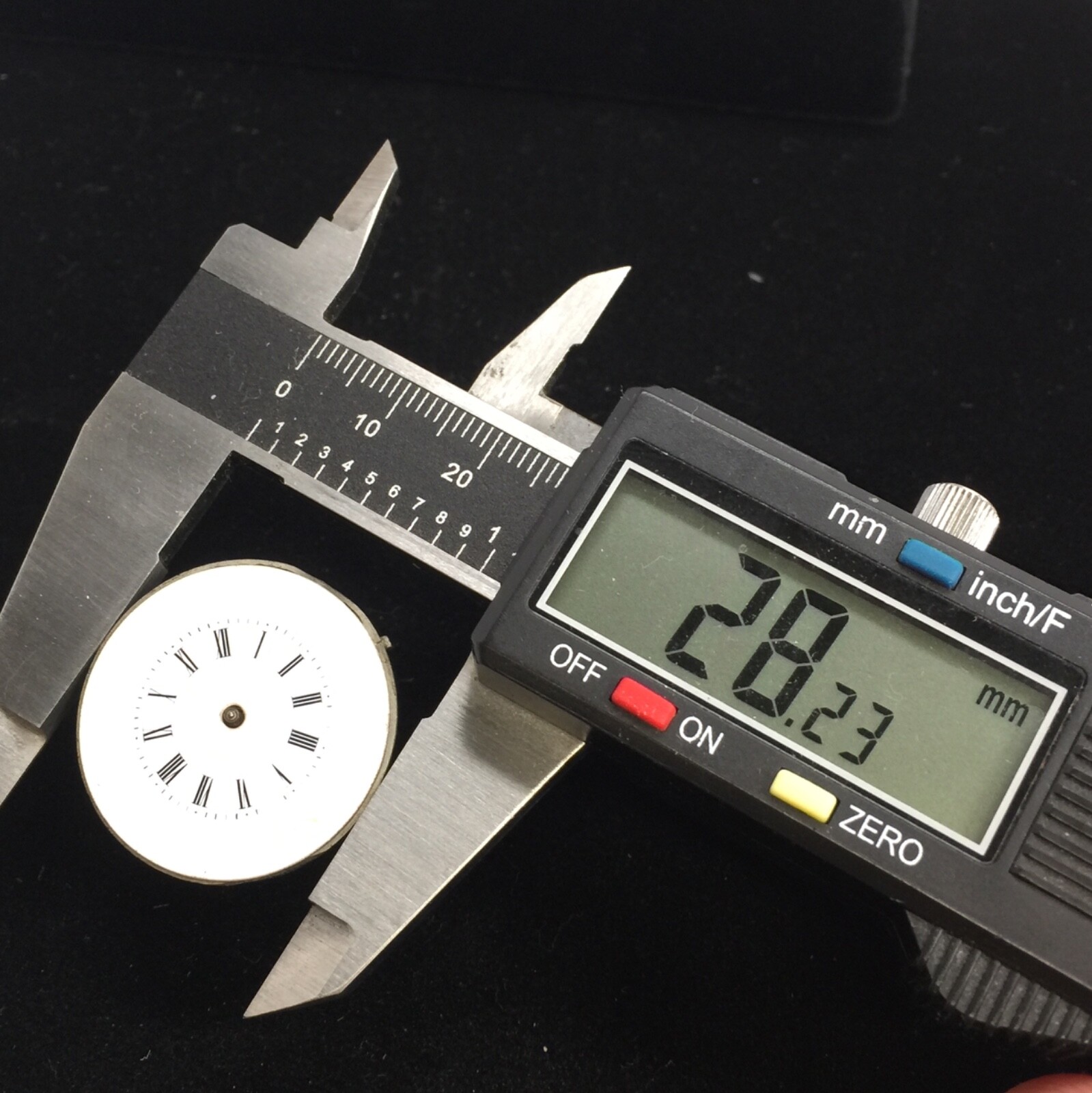 Vintage Watch Movement Porcelain Roman Dial Balance Oscillates Repair Size 3/0