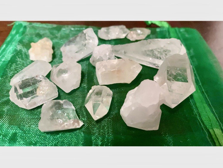 Clear Quartz Crystal Hand Mined Arkansas Quartz 2oz Approx 10 Individual Crystal