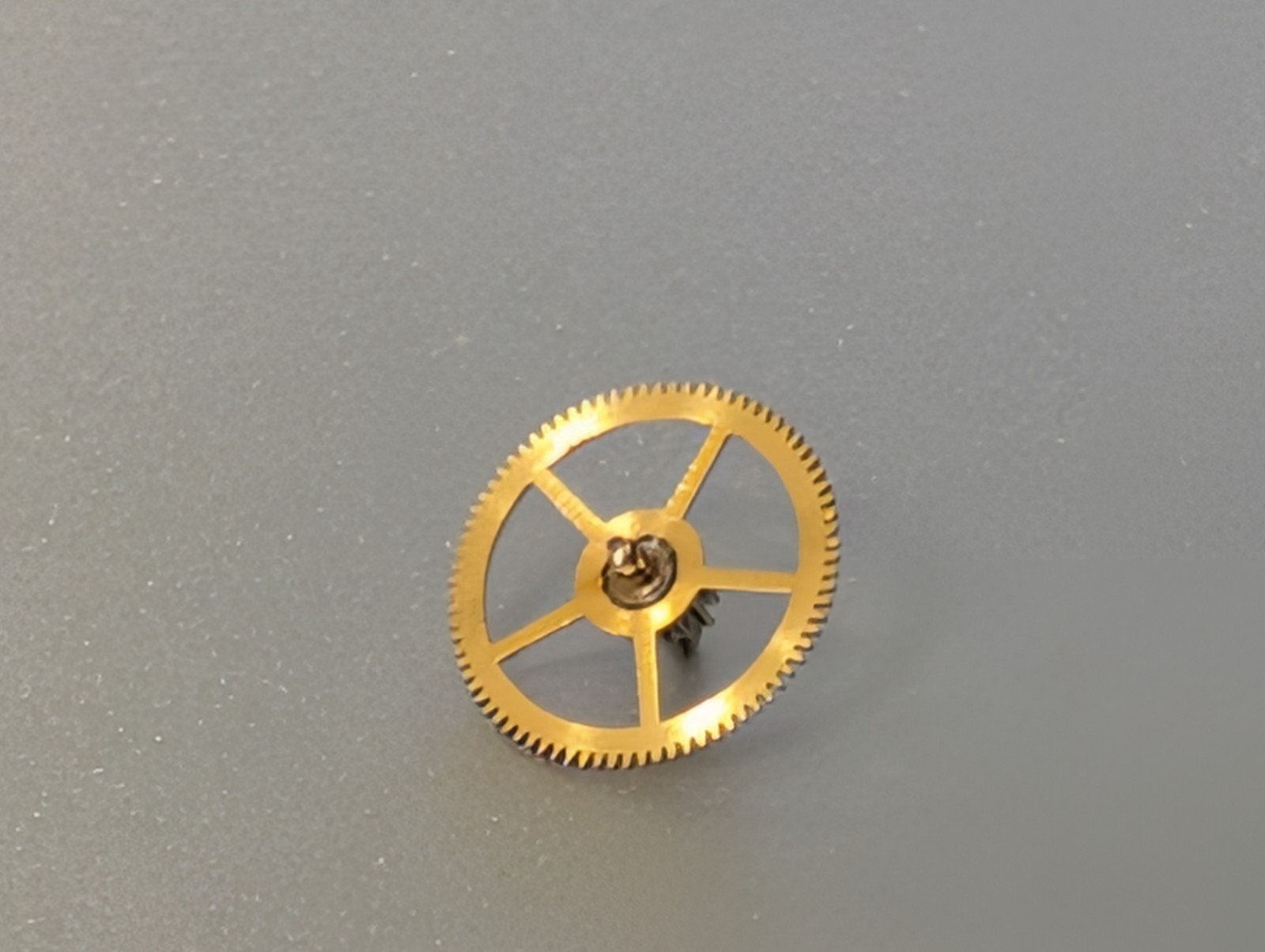 Rolex 3135 330 great wheel-OPEN pre-owned for watch repair, genuine third wheel