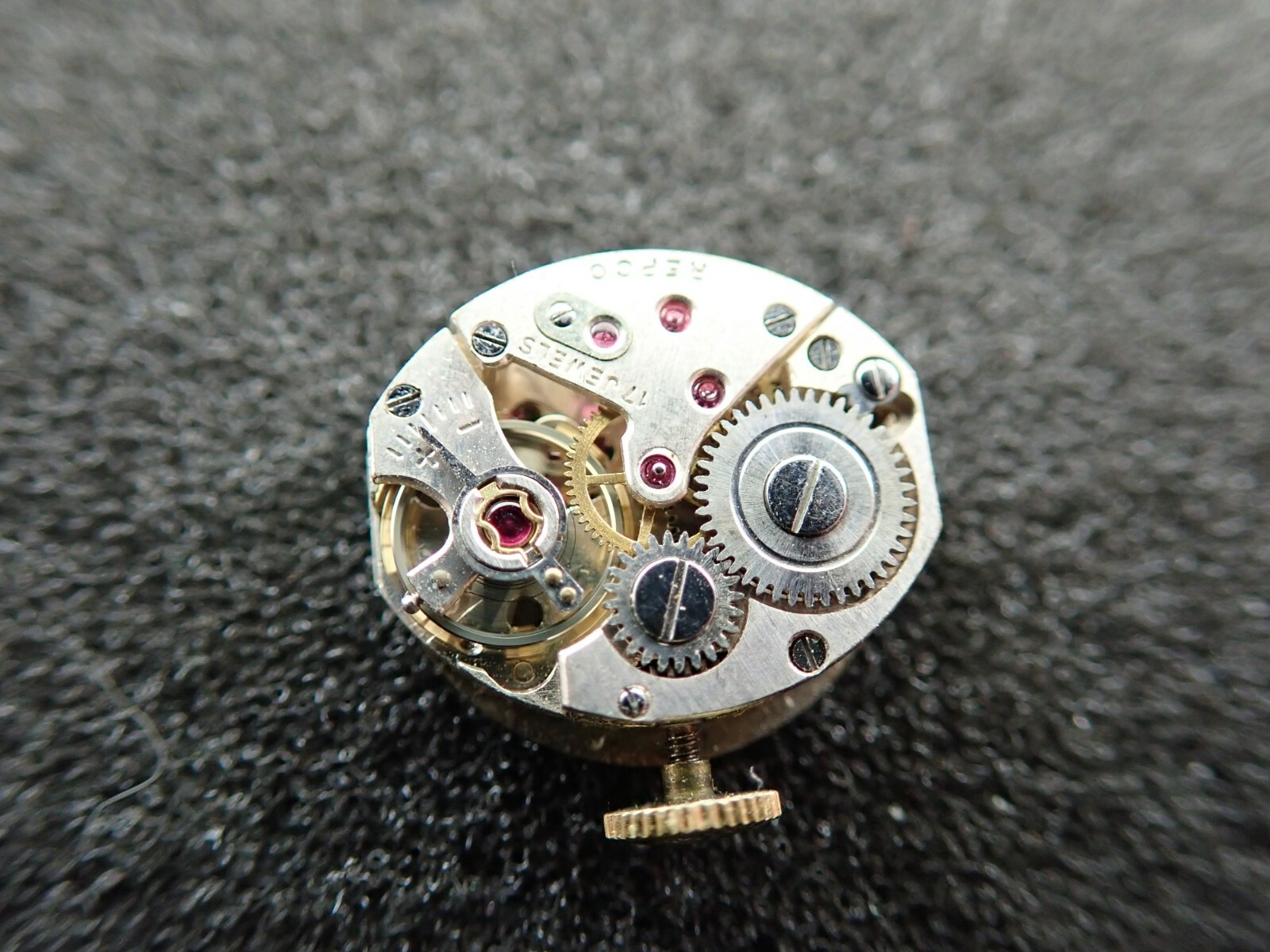 VINTAGE LADIES SWISS REPCO WRISTWATCH MOVEMENT 15.5MM X 12.8MM