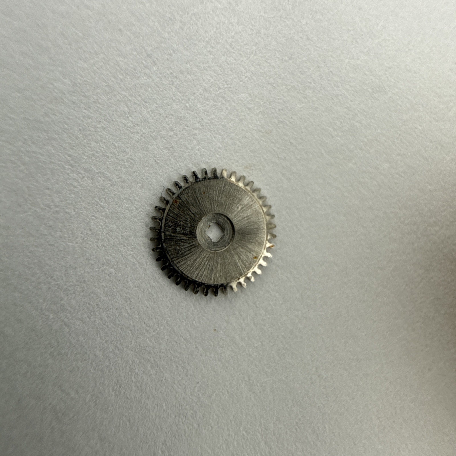 VINTAGE HAMILTON GRADE 911 RATCHET WHEEL OEM WATCH PART 683600