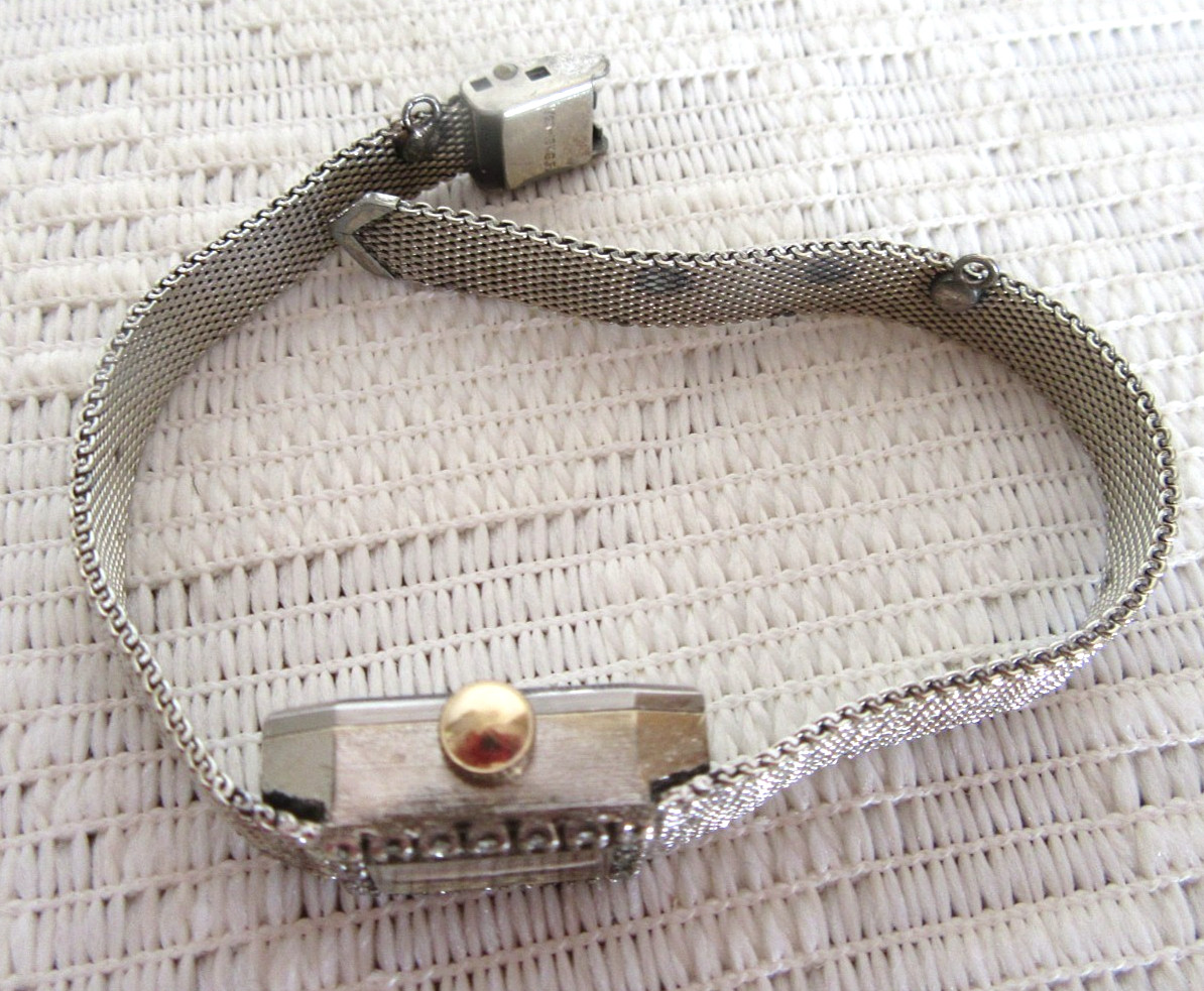 LADY MEYER G.F. CASE WITH 20.1PT. DIAMOND APPR WEIGHT STEEL BACK 17 JEWEL