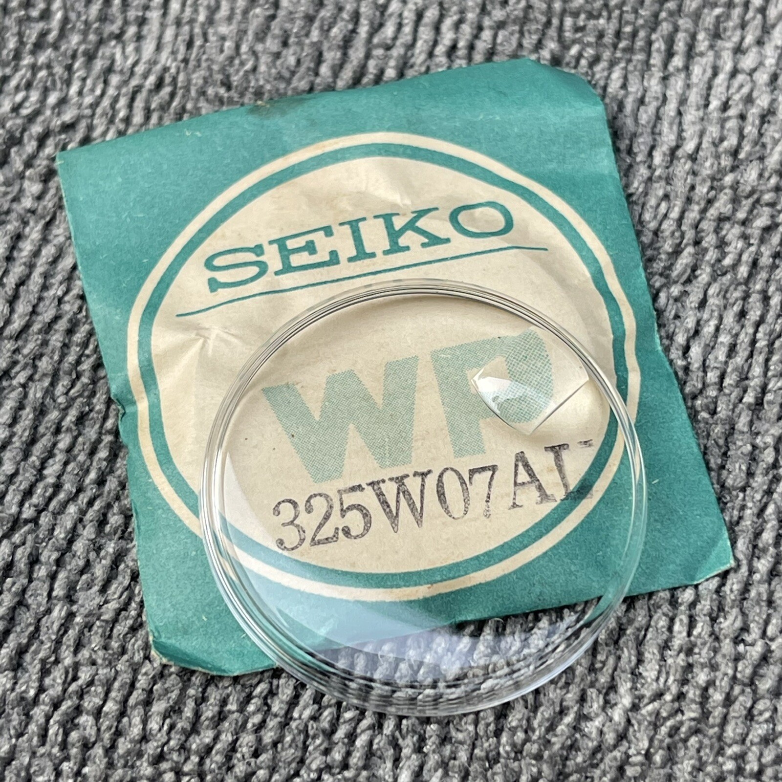 NOS GENUINE CRYSTAL FOR SEIKO 7622-9000/10 7625-8050/51/60/70/90/8130/40/8260/63