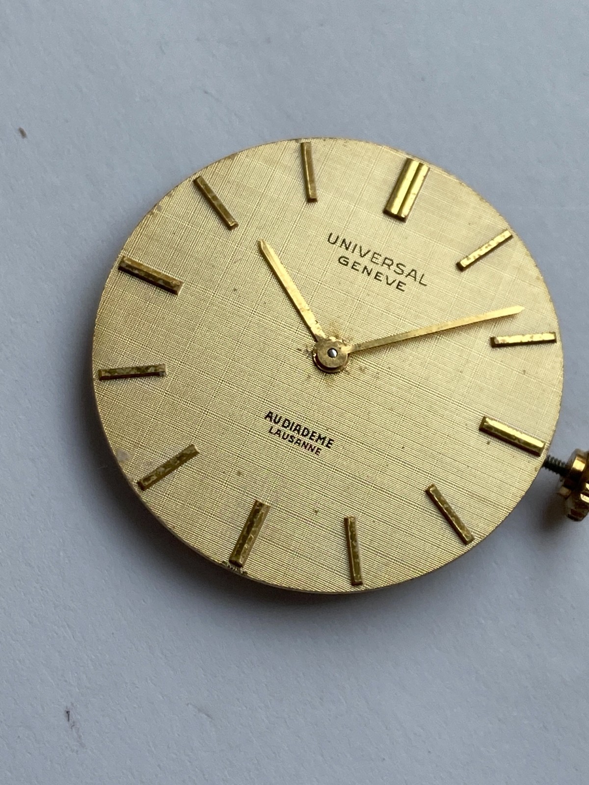 VINTAGE MEN WRIST WATCH FOR PARTS MOVEMENT UNIVERSAL GENEVE AU DIADEME CAL. 820