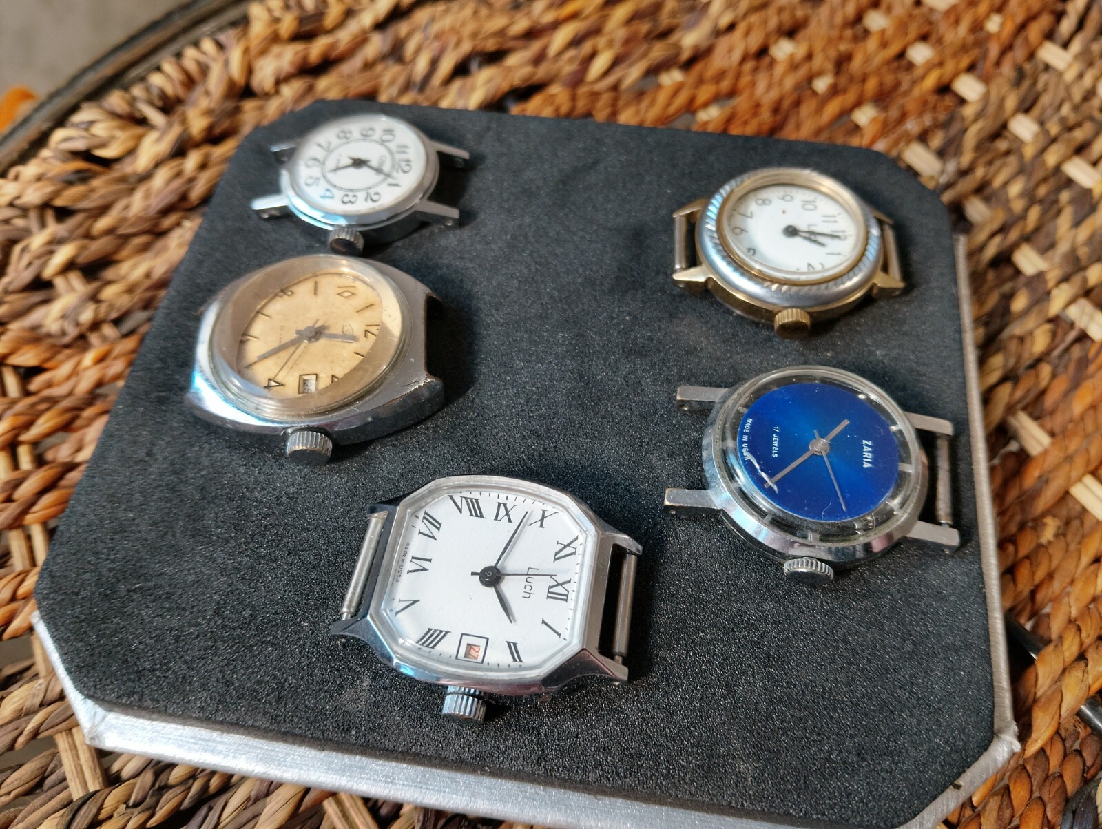Lot of 5 WOMEN WATCHES Luch,zarja,slava Vintage/For Parts/Pepair.
