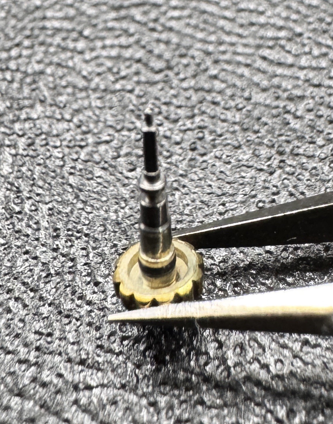 Genuine Cartier Crown Gold Plate With Blue Sapphire Stone 3.4 mm C1
