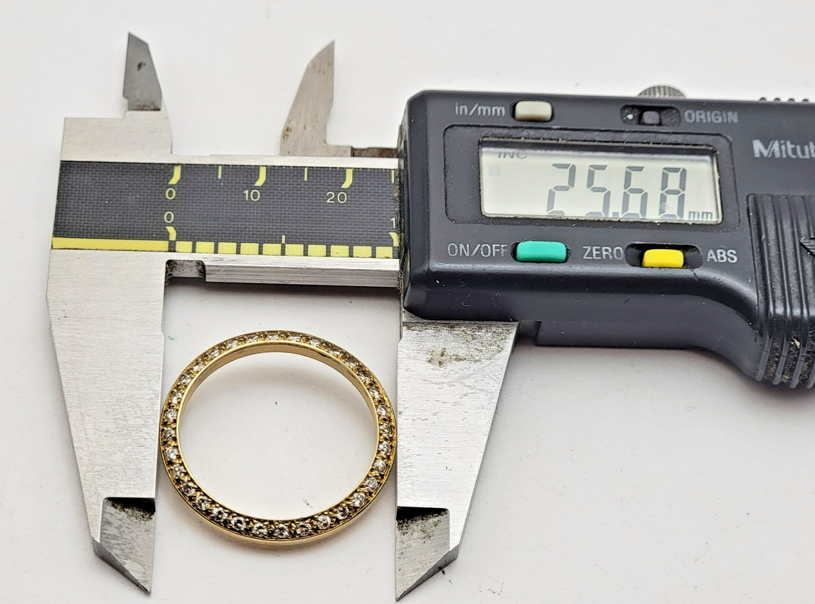 Custom Solid 18K Yellow Gold 26mm 0.6TCW Diamond Bezel fits Rolex Models 3.4g