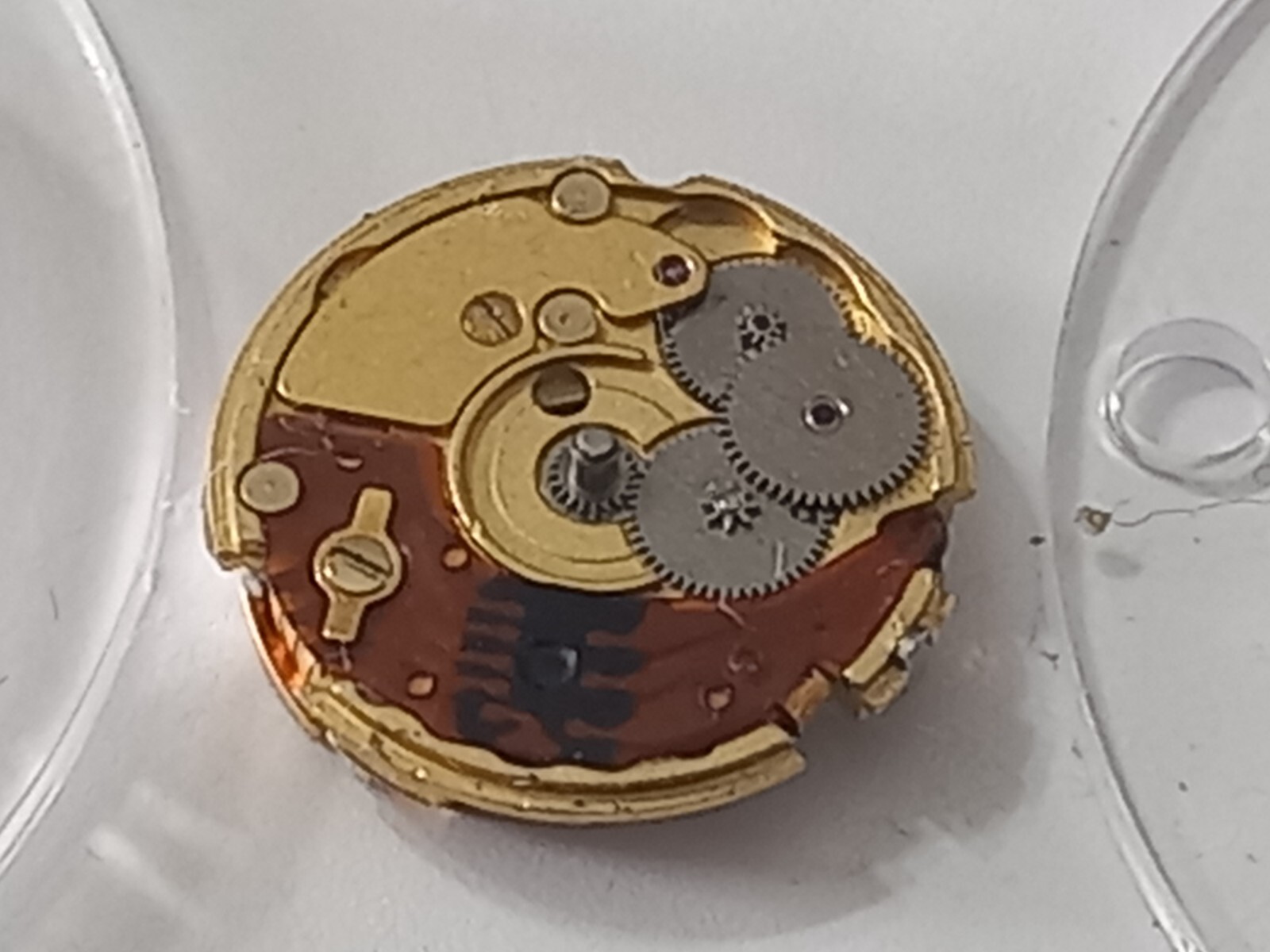 ETA 201.001 QUARTZ MOVEMENT SWISS MADE FOR PARTS REPPAIR – NOT WORKING