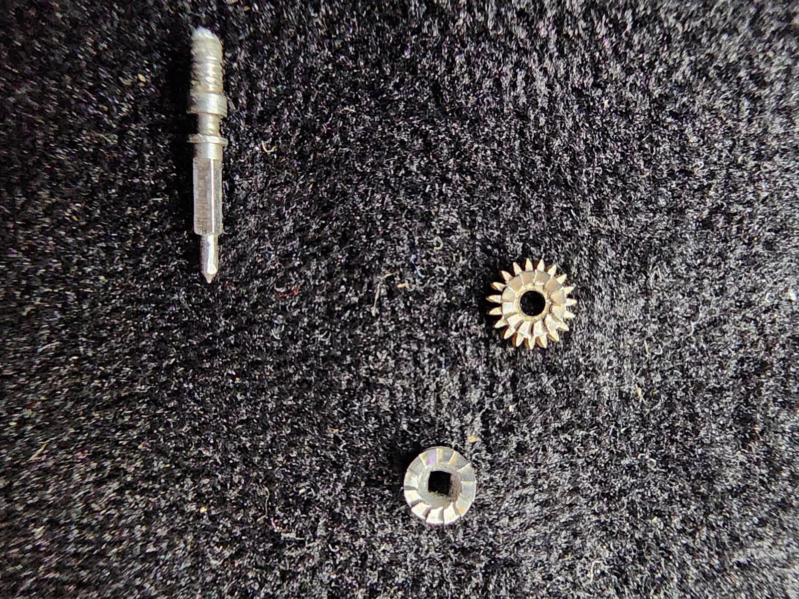 Vintage Swiss Patria Watch Co. 15 Jewels Mechanical Movement – For Parts or Repa