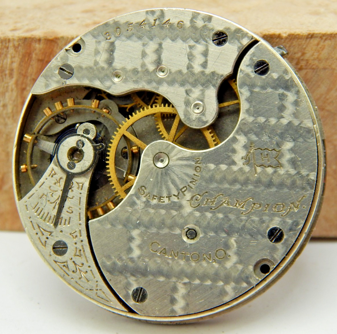 Antique 1913 Hampden Champion H 16s 7 jewel hunting pocket watch movement