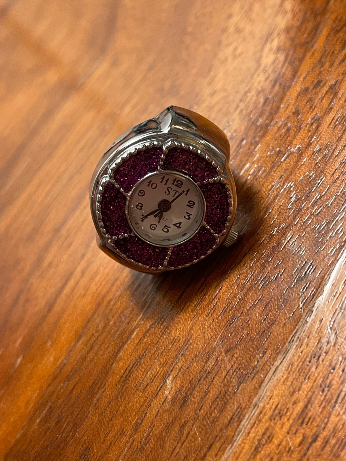 Unbranded Women l Silver Tone Expansion Quartz Ring Watch Stretch band, Purple